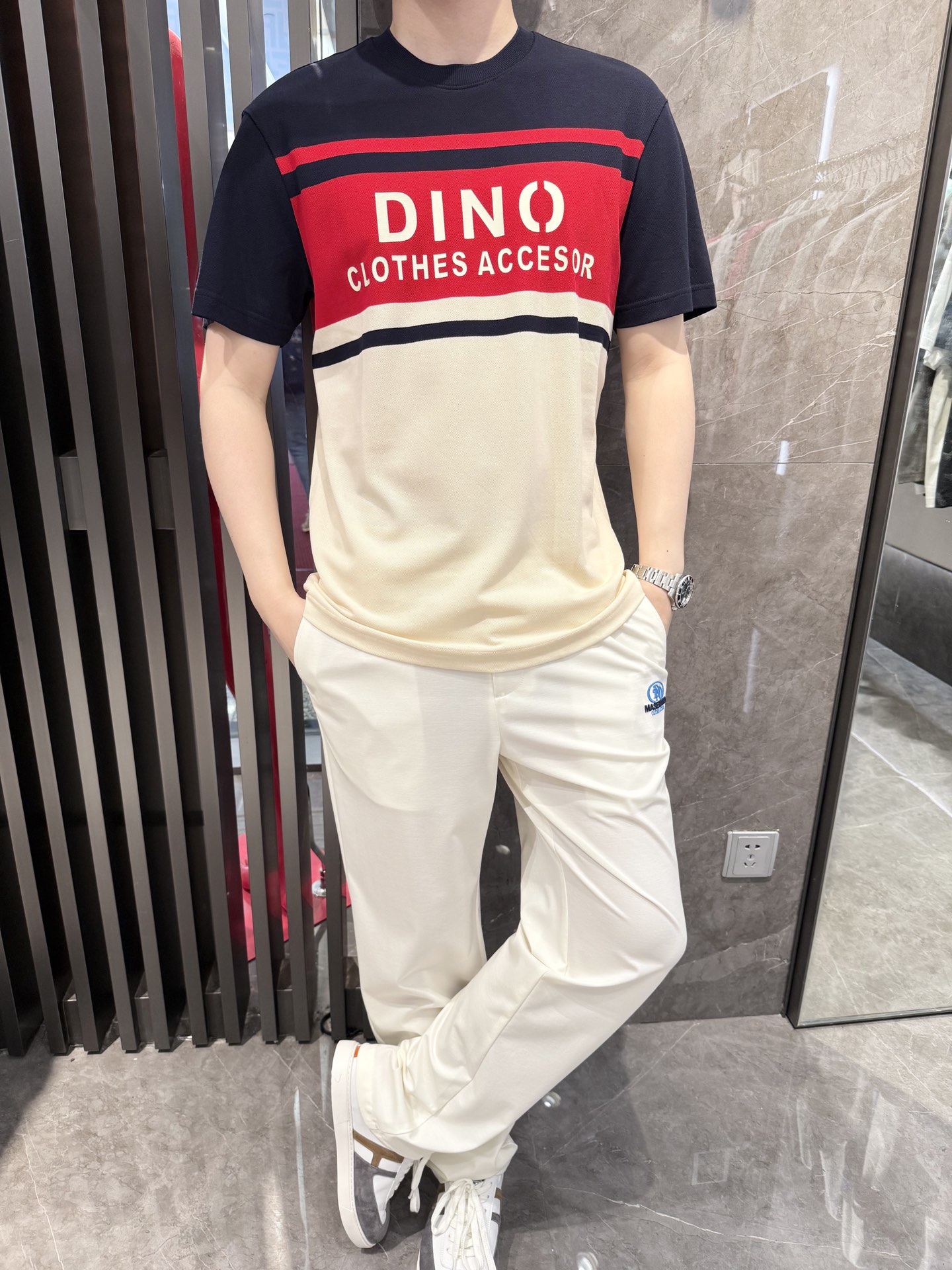 NO:438065,Dino luxury products - brand authentic 2025 latest round neck T-shirt shipment, hot-selling items in Europe and the United States!  Selected Italian imported brands to customize 100% European cotton fabrics!  The brand logo on the chest is matched with the latest design to highlight fashion!  Number of codes 48-56 (model 180/140 wears 50, with Hong Kong Lane Crawford gift box packaging), tees, t-shirt, alexander wang19860909Dino奢品-品牌正品2025最新圆领T恤出货 欧美热销单品！精选意大利进口品牌定制百分百欧货棉面料！胸前的品牌标志搭配最新的设计,彰显时尚 ！码数48-56（模特180/140穿50,配香港连卡佛礼盒包装）,,tees，t-shirt,alexander wang,Men's clothing