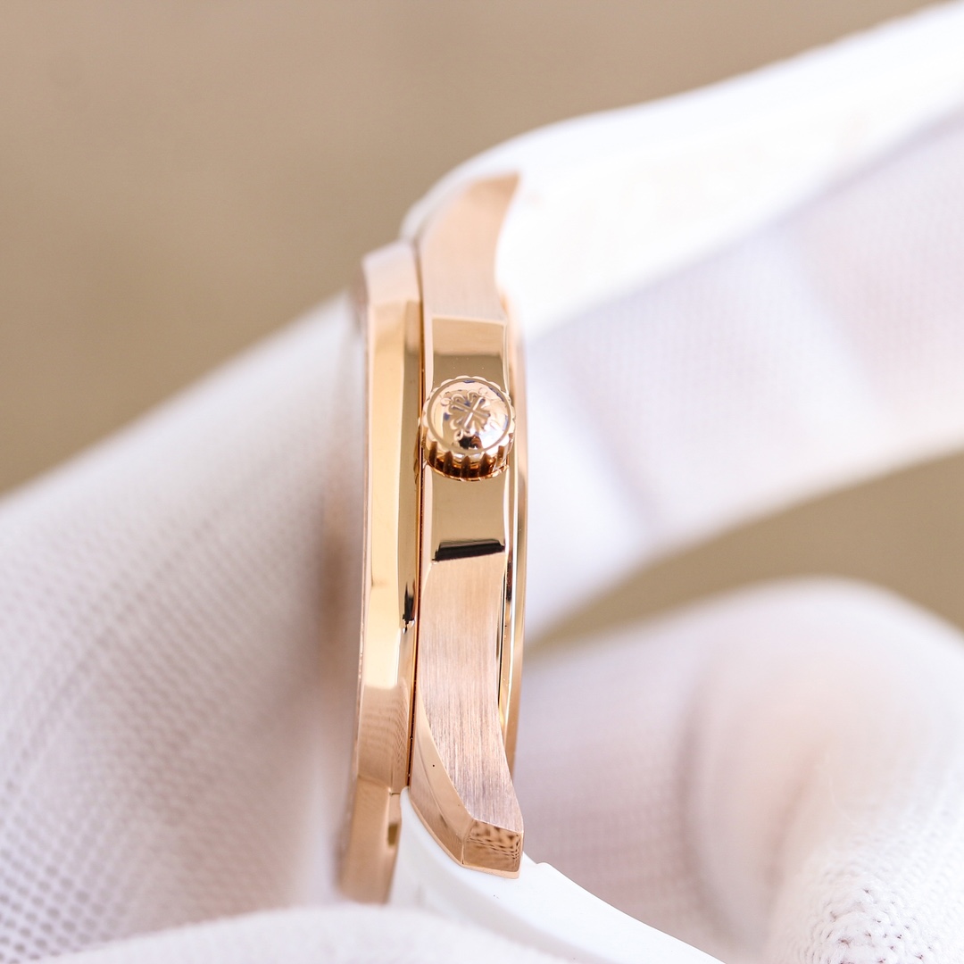 Re-engineered Aquanaut Luce: Modern Recreational Fashion with Diamonds and Steel - 图片 9