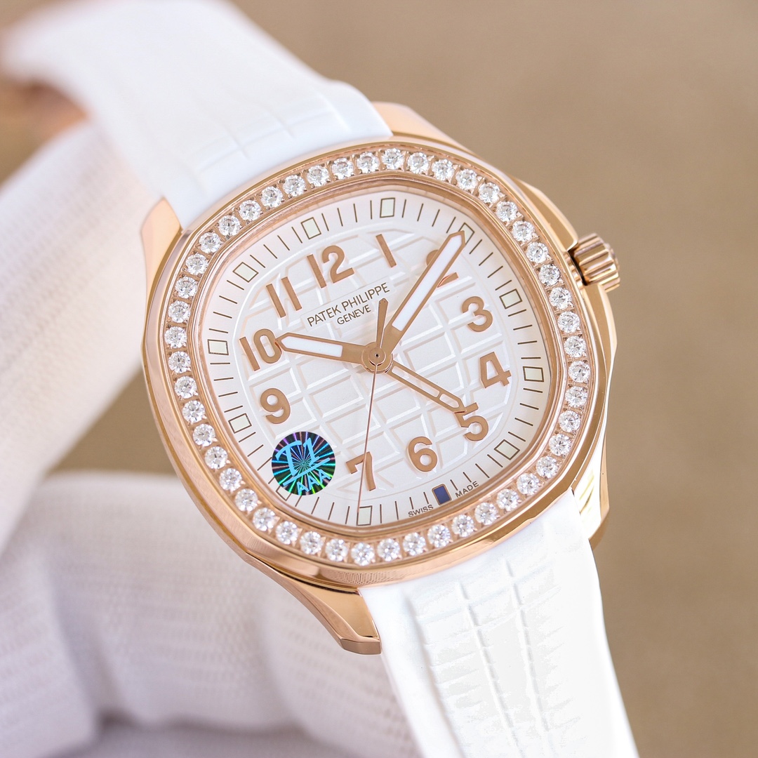 Re-engineered Aquanaut Luce: Modern Recreational Fashion with Diamonds and Steel - 图片 2
