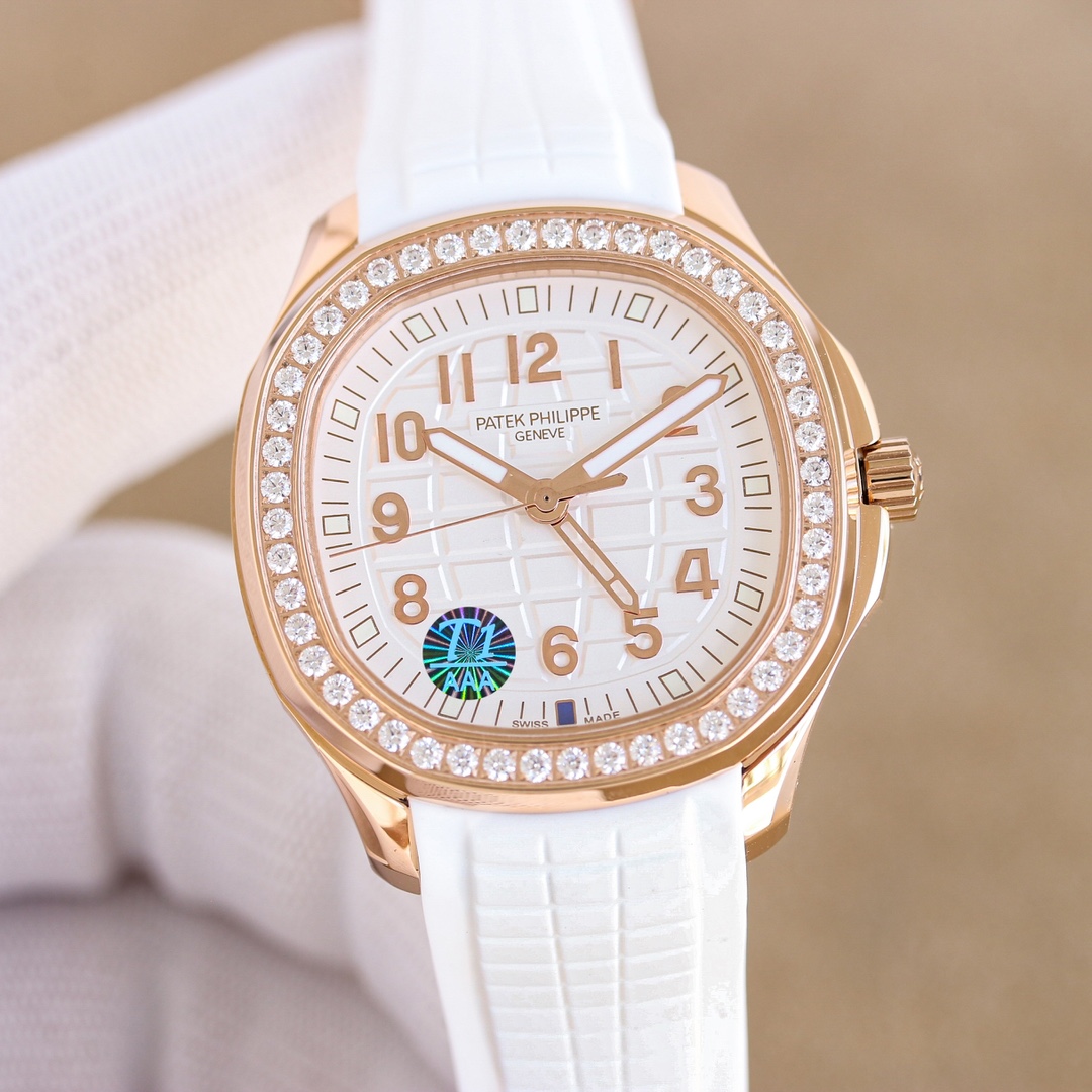 Re-engineered Aquanaut Luce: Modern Recreational Fashion with Diamonds and Steel