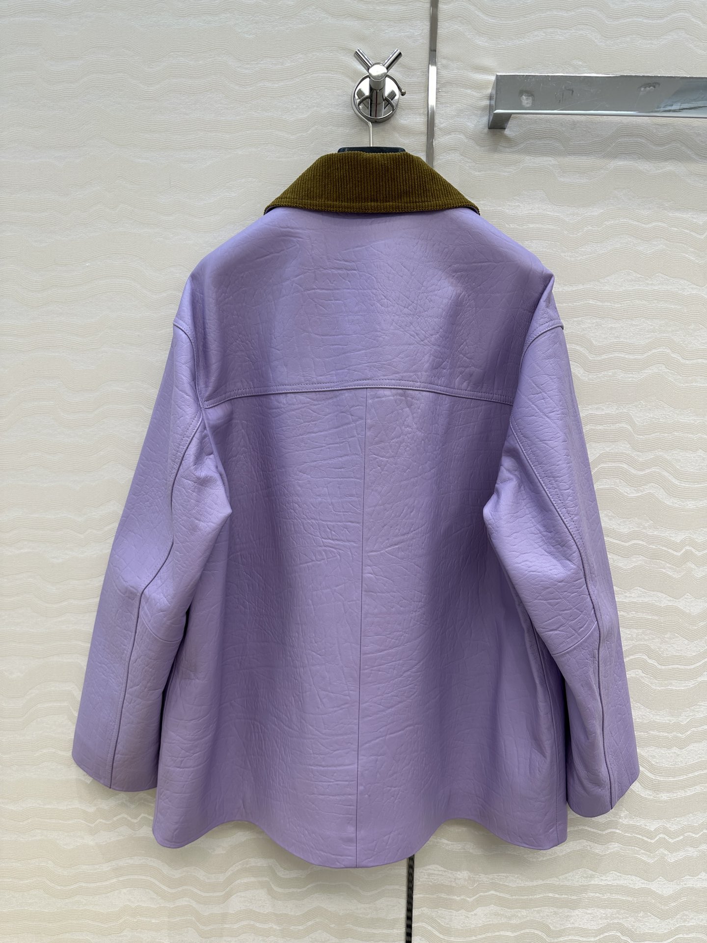 High-End Female Outfit P2208: Premium Quality, Custom-Made Sheep Skin, Retro Style - 图片 9