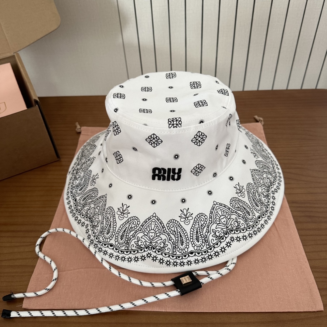 NO:867139,Miumiu Miumiu's new order style embroidered graffiti bucket hat is a great match for big-name brands, so hurry up and get it!  hat straw hat bucket hat baseball cap, hat, miumiu, espadrilles, hats19860909Miumiu缪缪 新款订单款刺绣涂鸦渔夫帽大牌款超好搭配,赶紧入手！帽子草帽渔夫帽棒球帽,帽子,miumiu,espadrilles,hats,hat