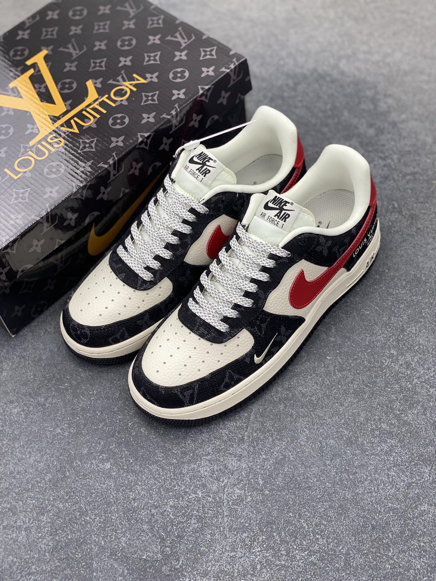 图片[8]-NIke Air Force 1 \’07 Low LV联名-白红黑牛仔 空军一号低帮 运动鞋 休闲鞋 折边针车 工艺难度大 原楦头原纸板 原装鞋盒 定制五金配件 原厂鞋底 超高清洁度 细节完美 货号：ZD1988-002 尺码：36 36.5 37.5 38 38.5 39 40 40.5 41 42 42.5 43 44 44.5 45-选品中心