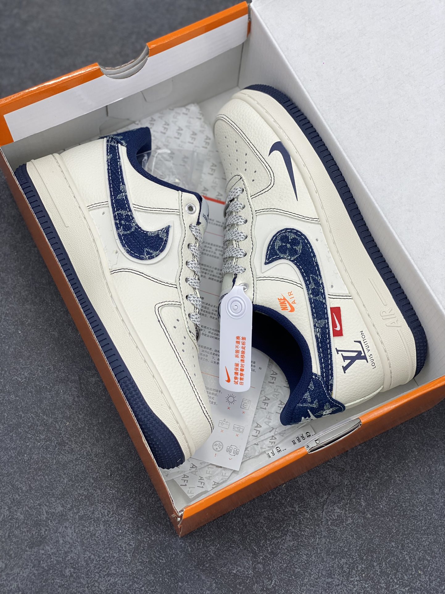图片[9]-NIke Air Force 1 \’07 Low “LV联名——黑线蓝牛仔”空军一号 低帮 运动鞋 休闲鞋 折边针车 工艺难度大 原楦头原纸板 原装鞋盒 定制五金配件 内置全掌气垫 原厂鞋底 货号：YX5066-345 尺码：36 36.5 37.5 38 38.5 39 40 40.5 41 42 42.5 43 44 44.5 45-选品中心