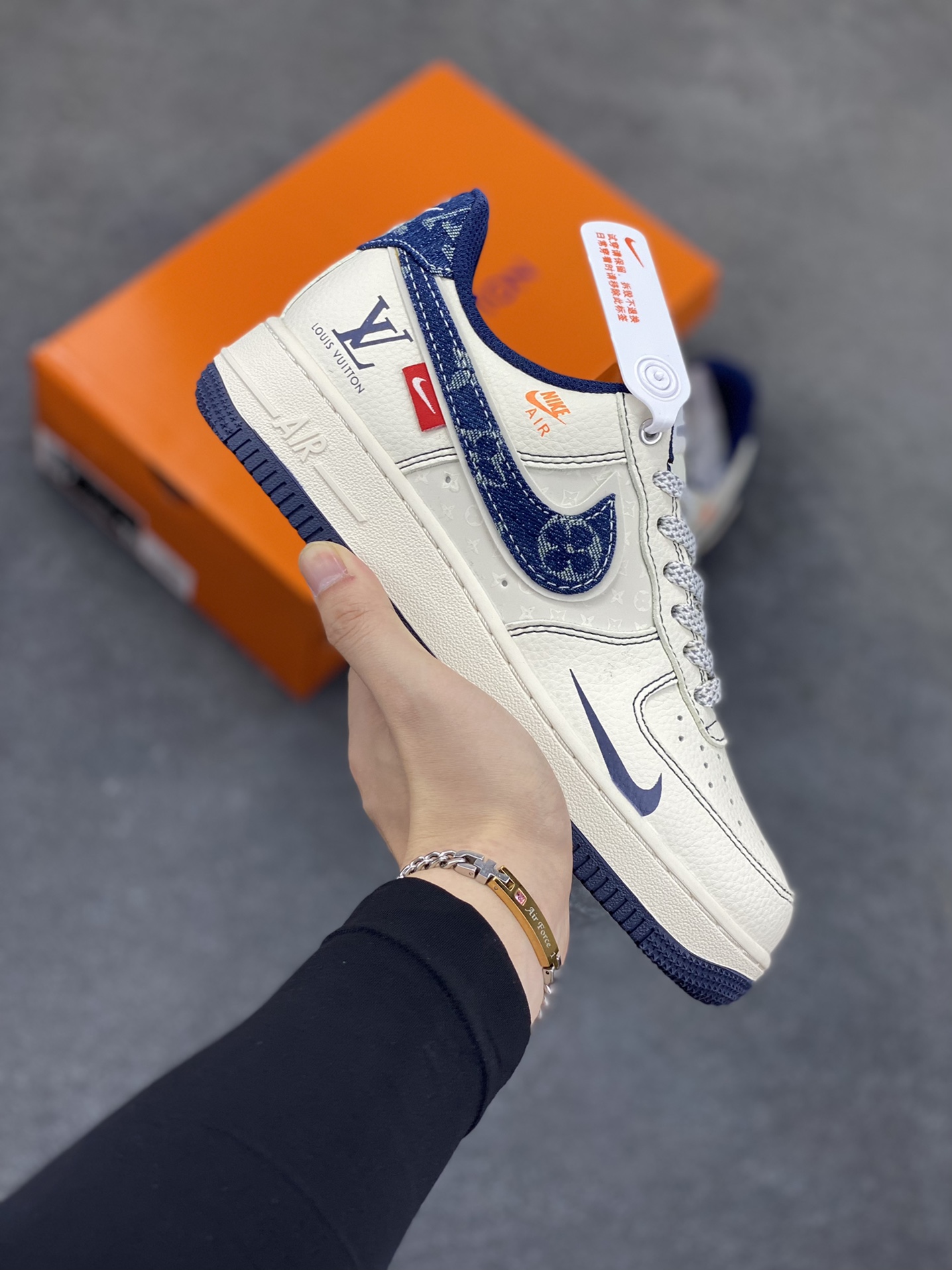 NIke Air Force 1 \’07 Low “LV联名——黑线蓝牛仔”空军一号 低帮 运动鞋 休闲鞋 折边针车 工艺难度大 原楦头原纸板 原装鞋盒 定制五金配件 内置全掌气垫 原厂鞋底 货号:YX5066-345 尺码:36 36.5 37.5 38 38.5 39 40 40.5 41 42 42.5 43 44 44.5 45-选品中心