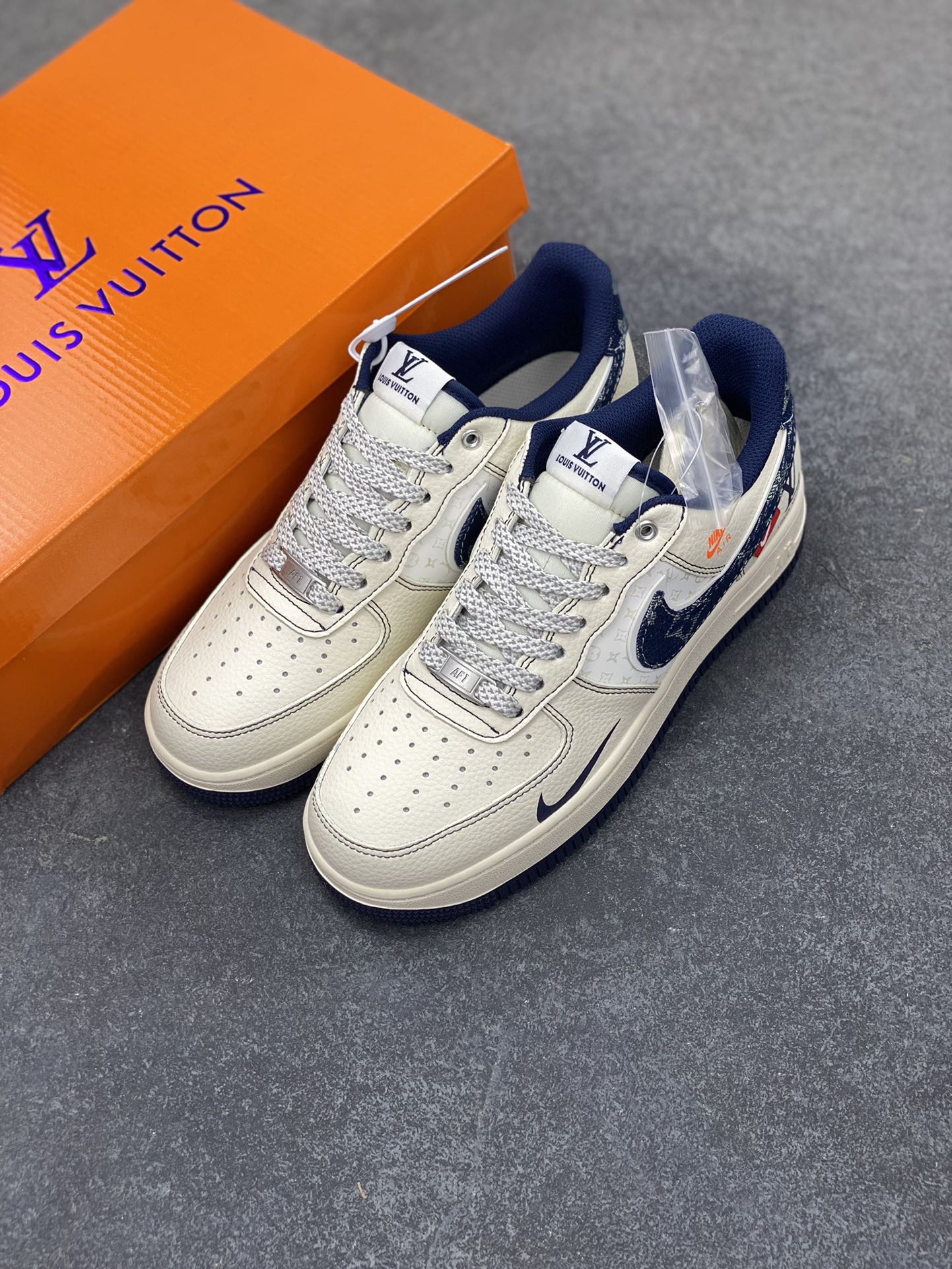 图片[8]-NIke Air Force 1 \’07 Low “LV联名——黑线蓝牛仔”空军一号 低帮 运动鞋 休闲鞋 折边针车 工艺难度大 原楦头原纸板 原装鞋盒 定制五金配件 内置全掌气垫 原厂鞋底 货号：YX5066-345 尺码：36 36.5 37.5 38 38.5 39 40 40.5 41 42 42.5 43 44 44.5 45-选品中心