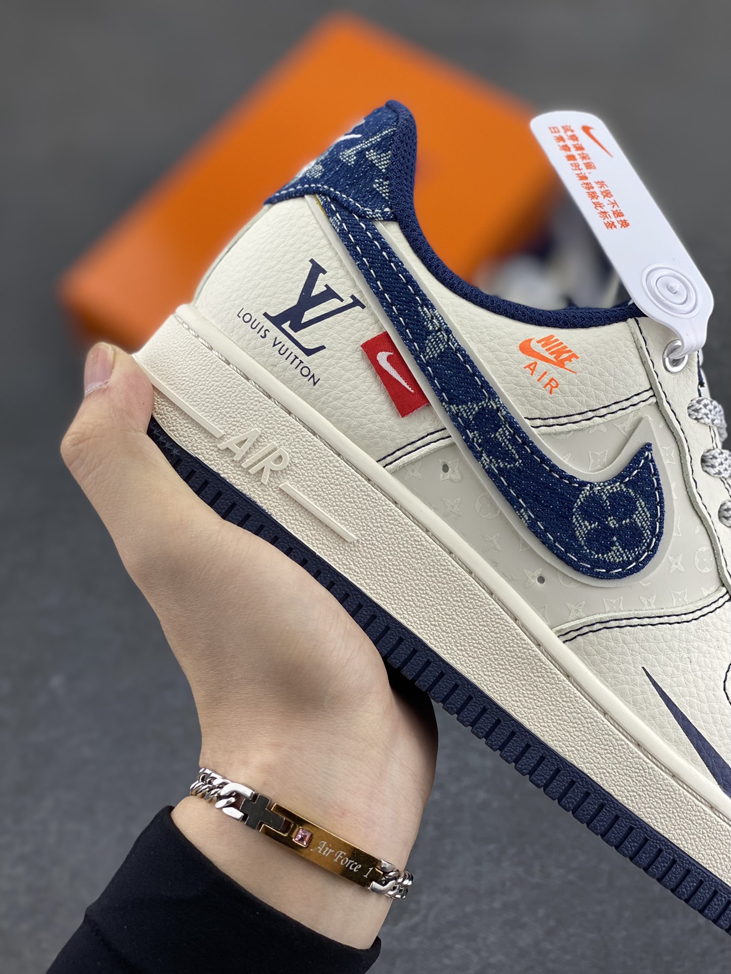 图片[6]-NIke Air Force 1 \’07 Low “LV联名——黑线蓝牛仔”空军一号 低帮 运动鞋 休闲鞋 折边针车 工艺难度大 原楦头原纸板 原装鞋盒 定制五金配件 内置全掌气垫 原厂鞋底 货号：YX5066-345 尺码：36 36.5 37.5 38 38.5 39 40 40.5 41 42 42.5 43 44 44.5 45-选品中心