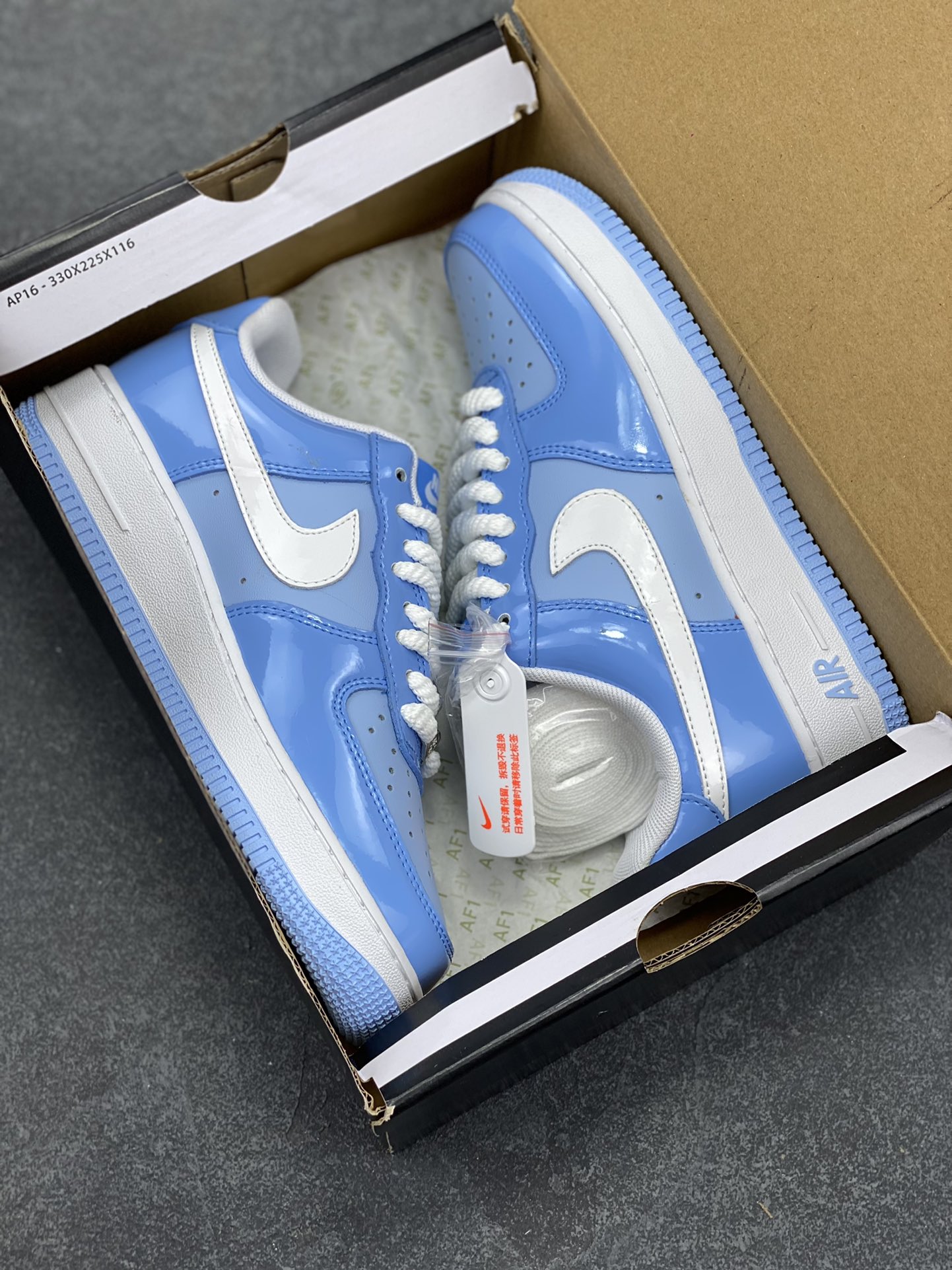 图片[9]-Nike Air Force 1 Low 镜面蓝白勾 空军一号低帮运动休闲板鞋 原楦头原纸板 打造纯正空军版型#专注外贸渠道 全掌内置蜂窝气垫 #原盒配件 原厂中底钢印、拉帮完美 货号：HV9405-400 尺码：36 36.5 37.5 38 38.5 39 40 40.5 41 42 42.5 43 44 44.5 45-选品中心