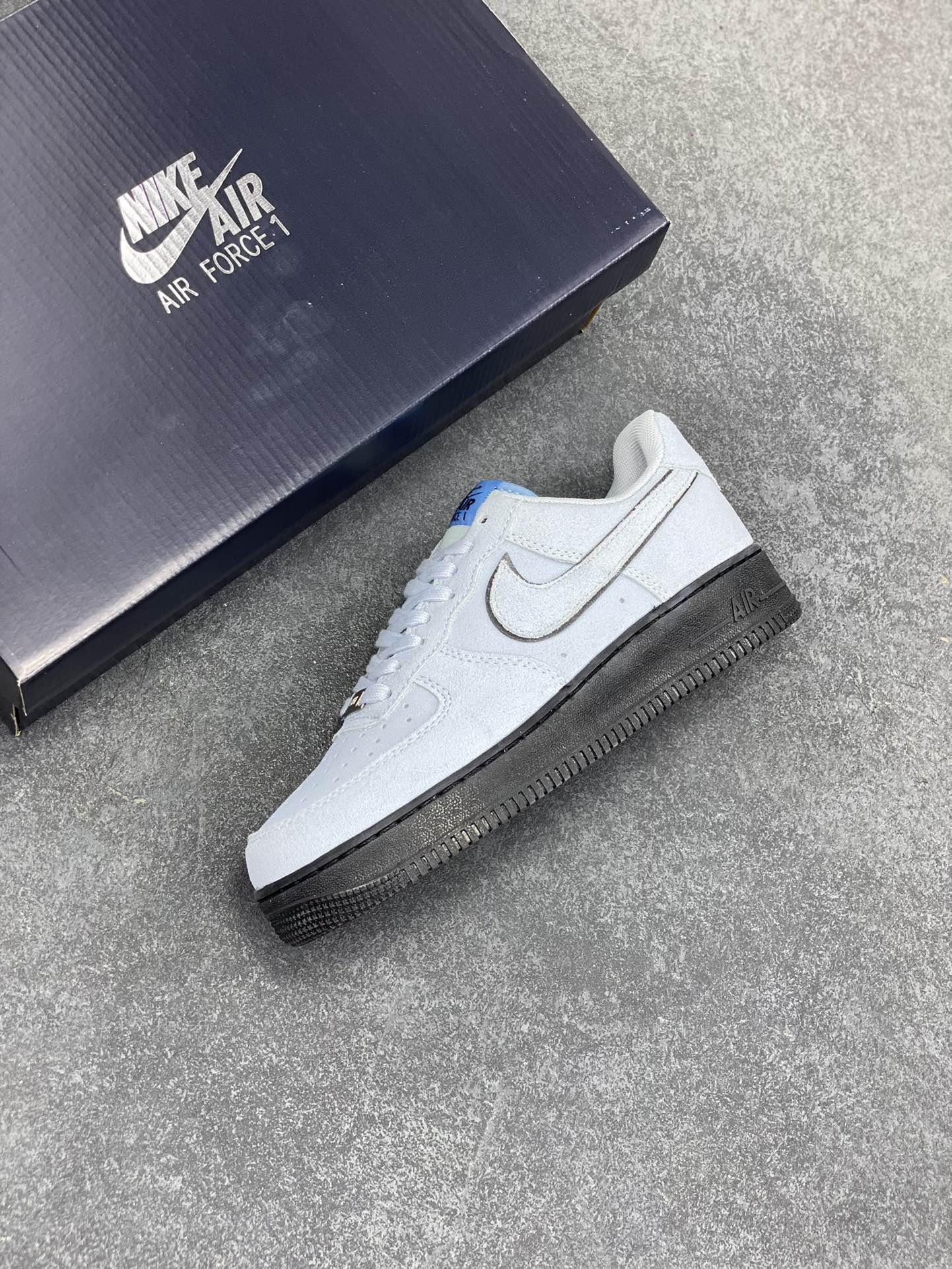 图片[7]-Nike Air Force 1 Low 军械蓝 空军一号低帮运动休闲板鞋 原楦头原纸板 打造纯正空军版型#专注外贸渠道 全掌内置蜂窝气垫 #原盒配件 原厂中底钢印、拉帮完美 货号：HQ1966-400 尺码：36 36.5 37.5 38 38.5 39 40 40.5 41 42 42.5 43 44 44.5 45-选品中心