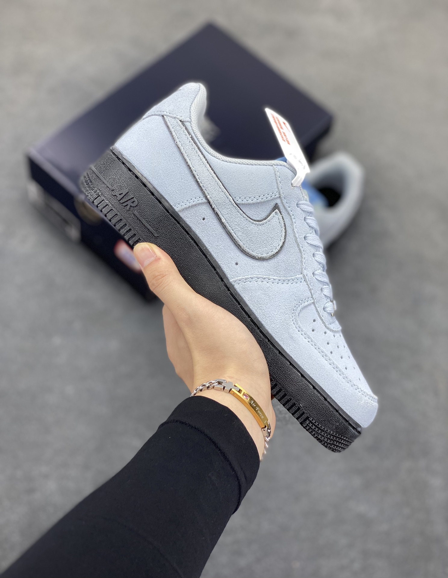 Nike Air Force 1 Low 军械蓝 空军一号低帮运动休闲板鞋 原楦头原纸板 打造纯正空军版型#专注外贸渠道 全掌内置蜂窝气垫 #原盒配件 原厂中底钢印、拉帮完美 货号：HQ1966-400 尺码：36 36.5 37.5 38 38.5 39 40 40.5 41 42 42.5 43 44 44.5 45-选品中心