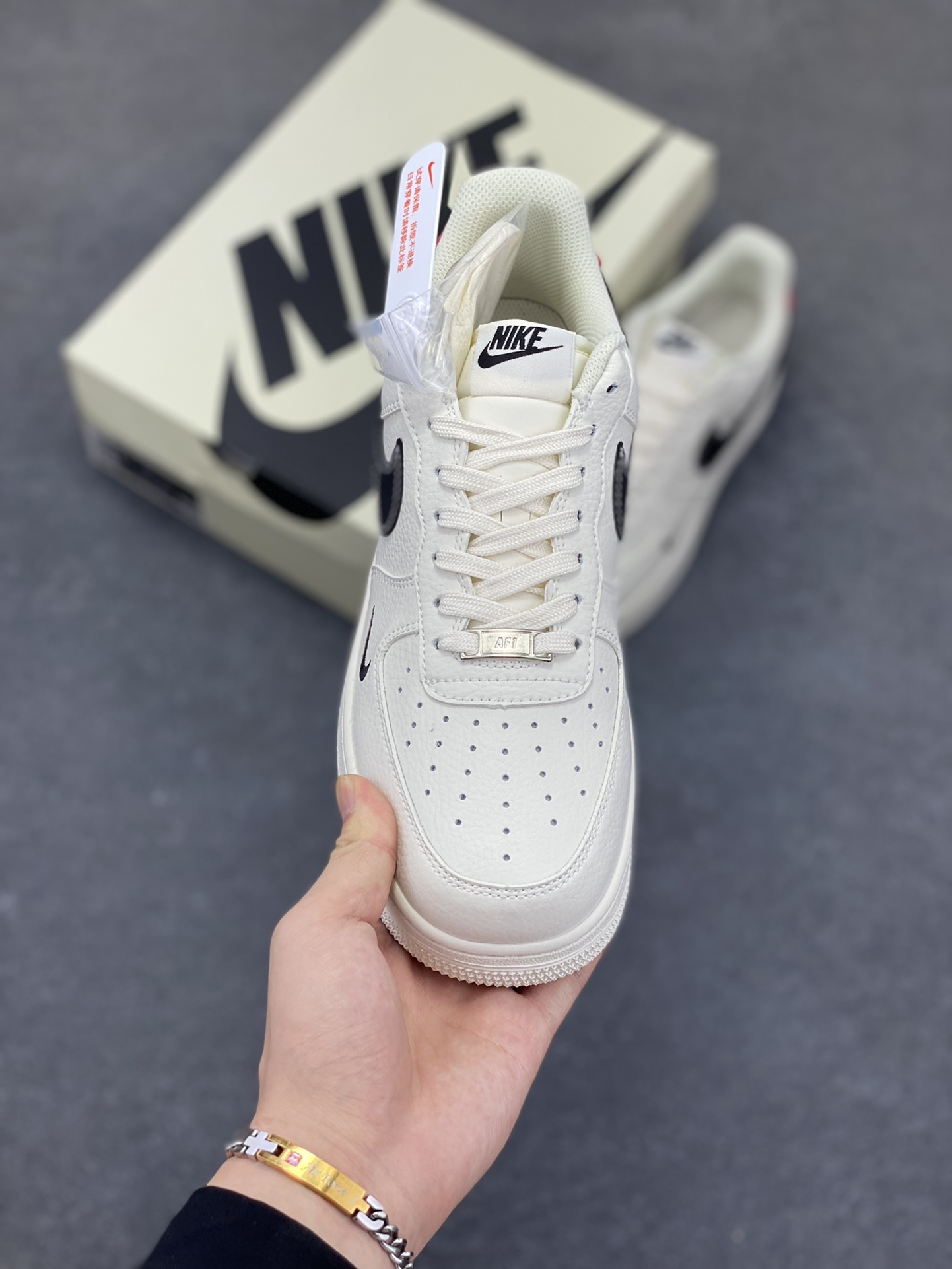 图片[2]-NIke Air Force 1 \’07 Low “發”空军一号 低帮 运动鞋 休闲鞋 折边针车 工艺难度大 原楦头原纸板 原装鞋盒 定制五金配件 内置全掌气垫 原厂鞋底 货号：CS5288-025 尺码：36 36.5 37.5 38 38.5 39 40 40.5 41 42 42.5 43 44 44.5 45-选品中心