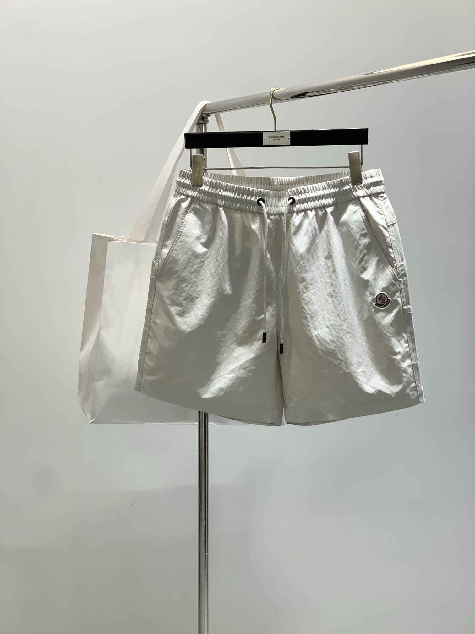 NO:440171,,Moncler mask, the latest summer products, available at the counter at the same time, original singles, fashionable casual shorts, imported original fabric, top-grade embroidery craft letter pattern logo, original hardware accessories decoration, simple but not lacking in fashion, top body fashionable and handsome, 2 colors recommendation, code number M-3XL, Moncler, shorts, alexander wang19860909,Moncler 蒙口,夏季最新品,专柜同步有售,原单狠货,时尚休闲短裤,采用进口原版面料,顶级刺绣工艺字母图案logo,原版五金辅料装饰,简单而不失时尚,上身时尚帅气,2色推荐,码数M-3XL,,Moncler,shorts,alexander wang,Men's clothing