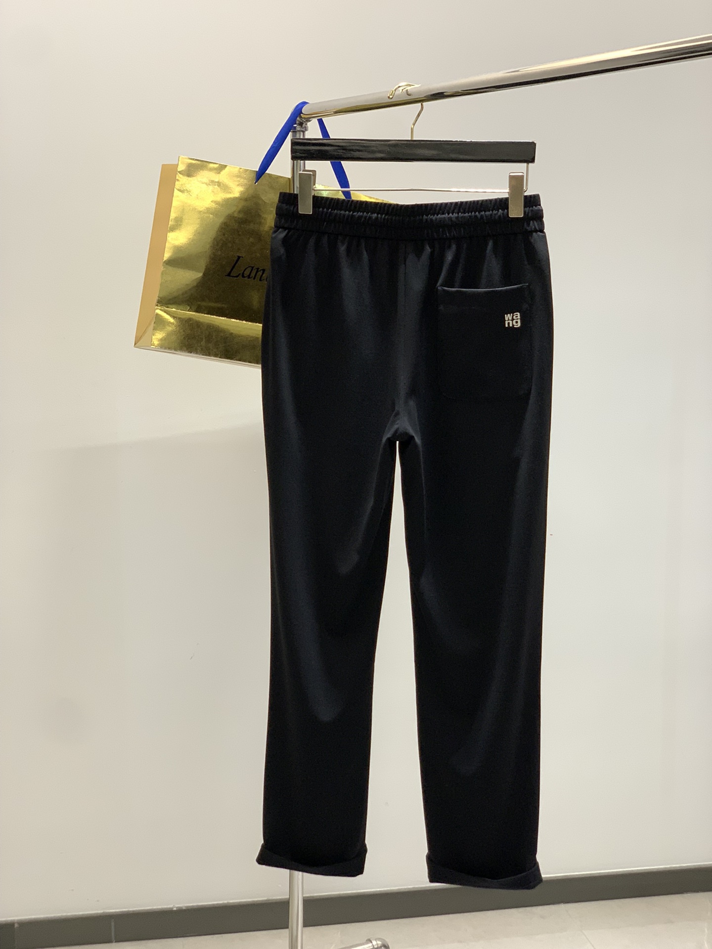 “Alexander Wang Spring 2025 Collection: Synchronised Cabinets, Fashion Pants, High-Grade Styles” - 图片 2