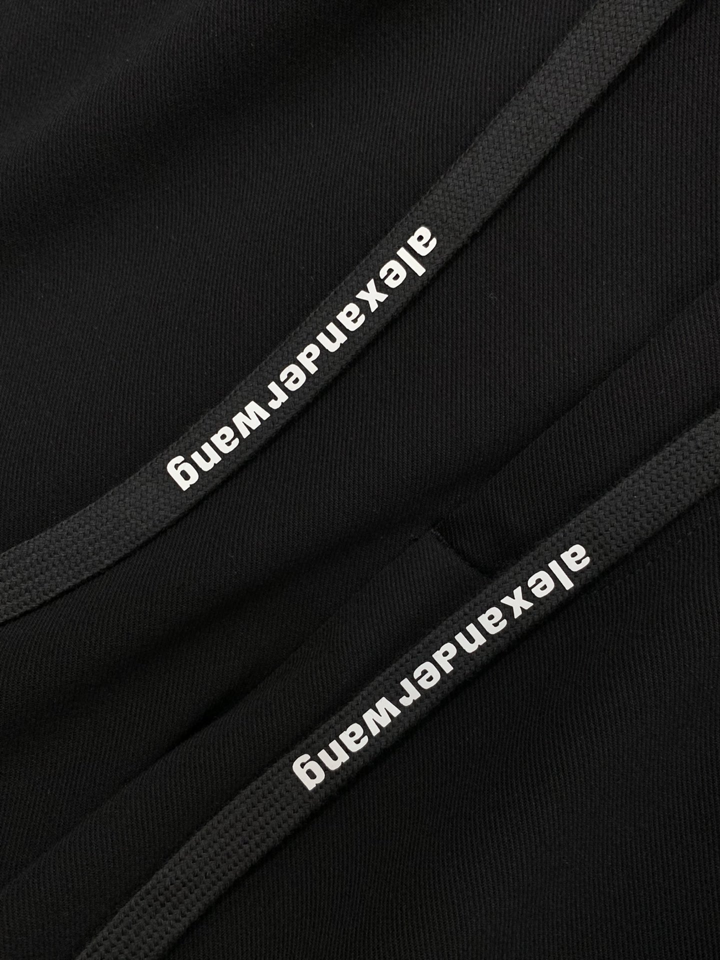 “Alexander Wang Spring 2025 Collection: Synchronised Cabinets, Fashion Pants, High-Grade Styles” - 图片 7