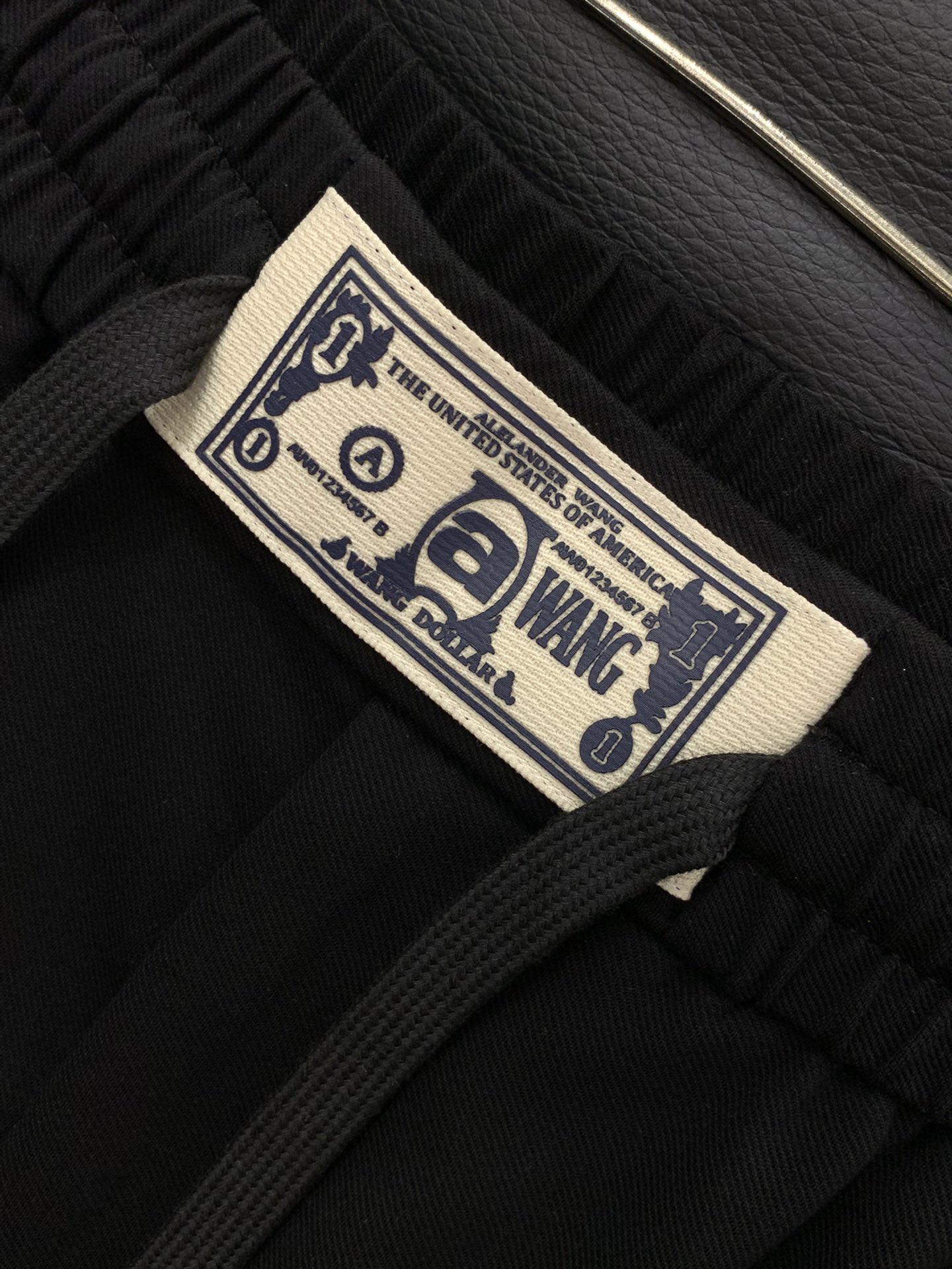 “Alexander Wang Spring 2025 Collection: Synchronised Cabinets, Fashion Pants, High-Grade Styles” - 图片 6