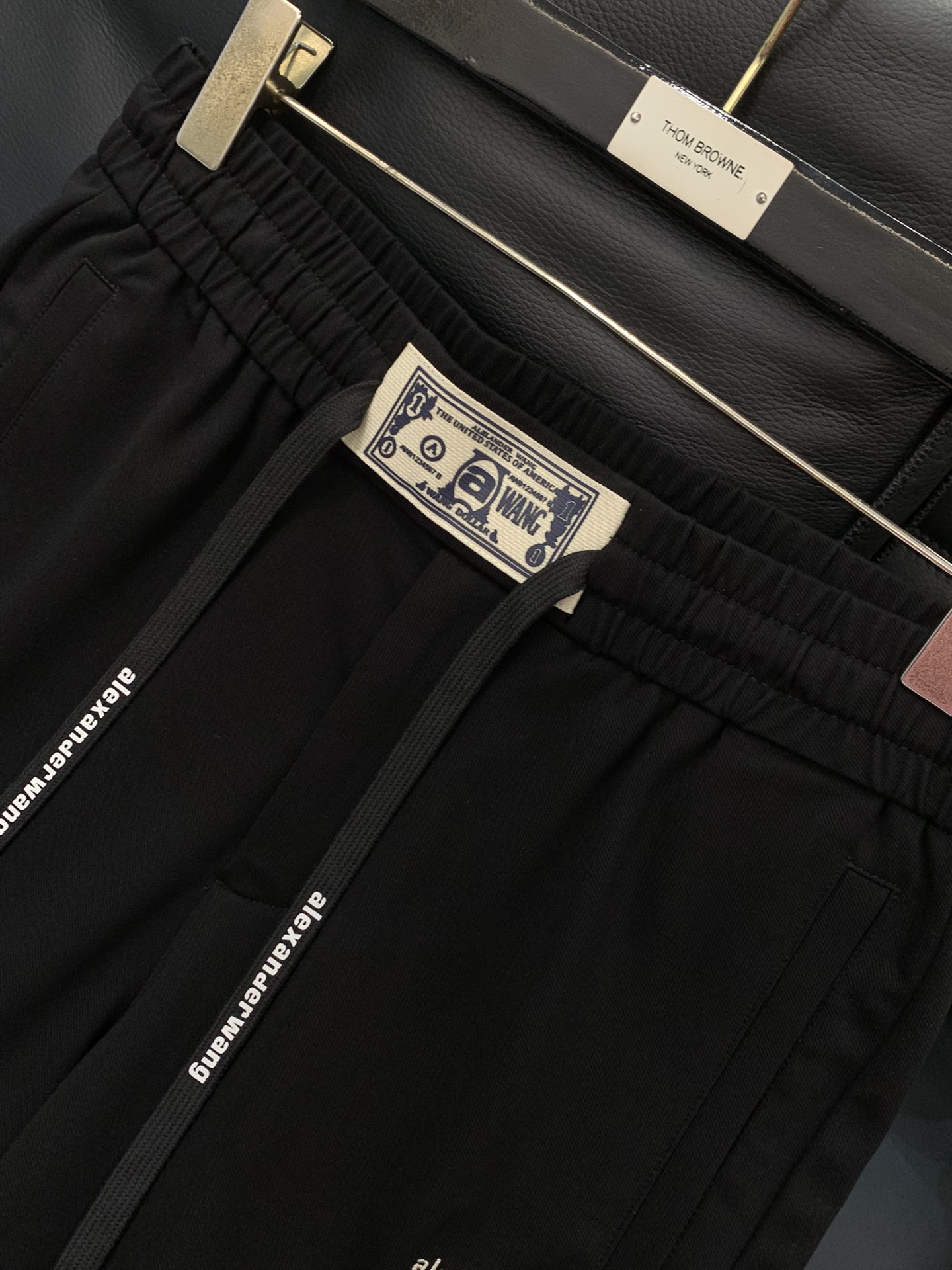 “Alexander Wang Spring 2025 Collection: Synchronised Cabinets, Fashion Pants, High-Grade Styles” - 图片 3