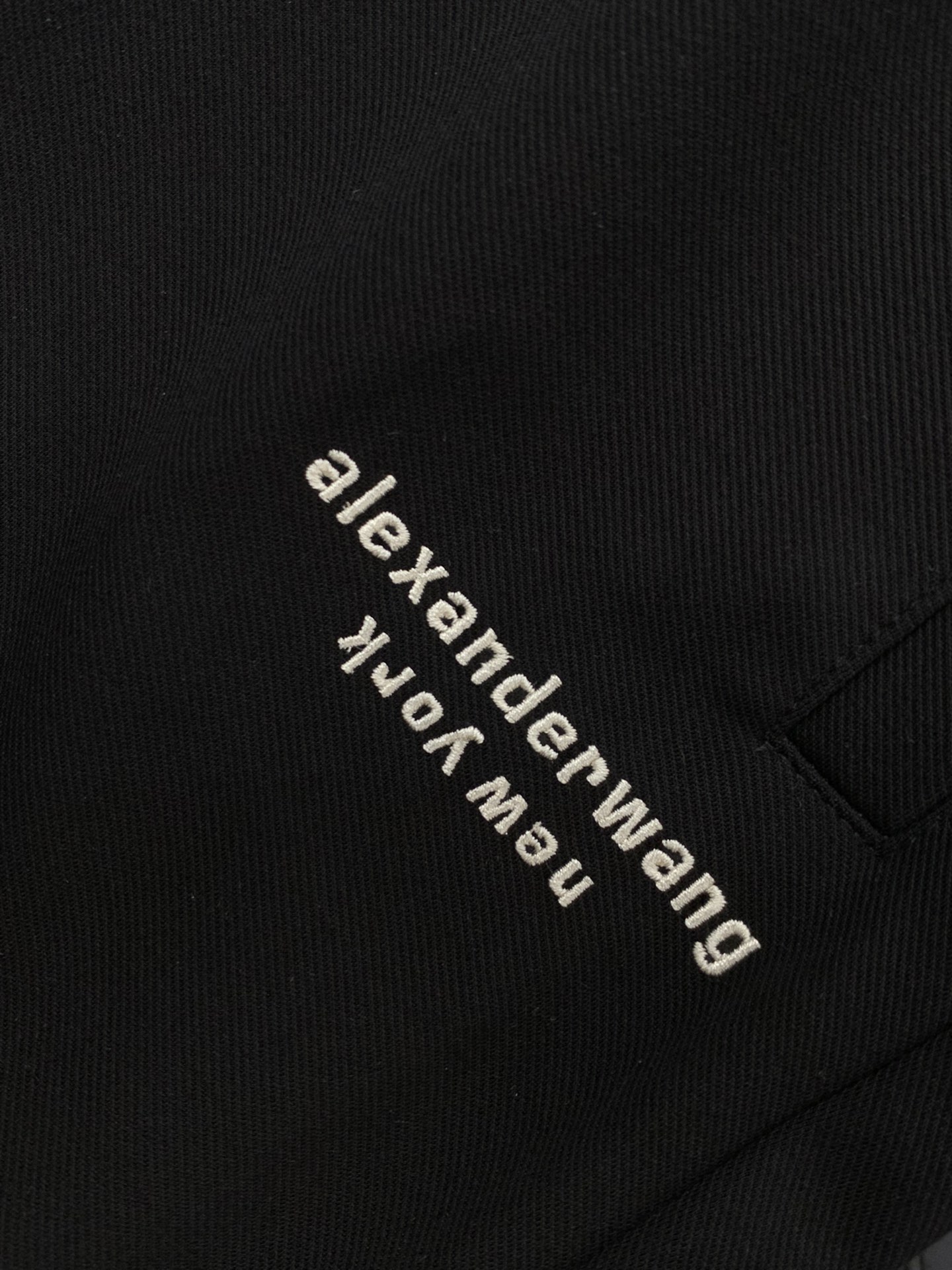 “Alexander Wang Spring 2025 Collection: Synchronised Cabinets, Fashion Pants, High-Grade Styles” - 图片 5