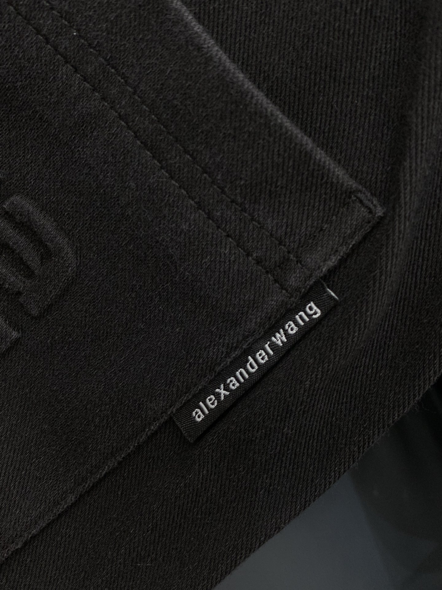 “Alexander Wang Spring 2025 Collection: Synchronised Cabinets, Fashion Pants, High-Grade Tops” - 图片 9