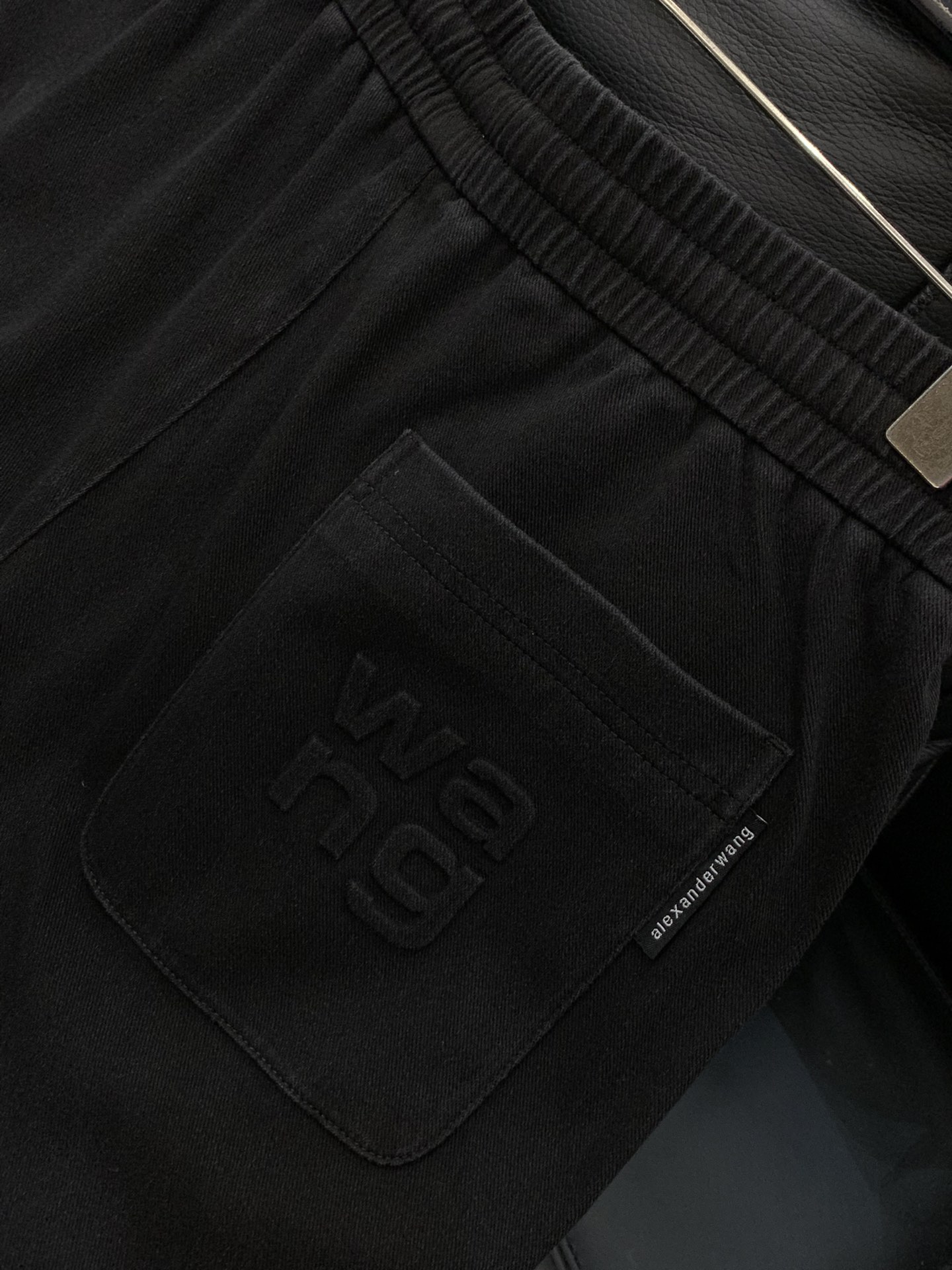 “Alexander Wang Spring 2025 Collection: Synchronised Cabinets, Fashion Pants, High-Grade Tops” - 图片 8