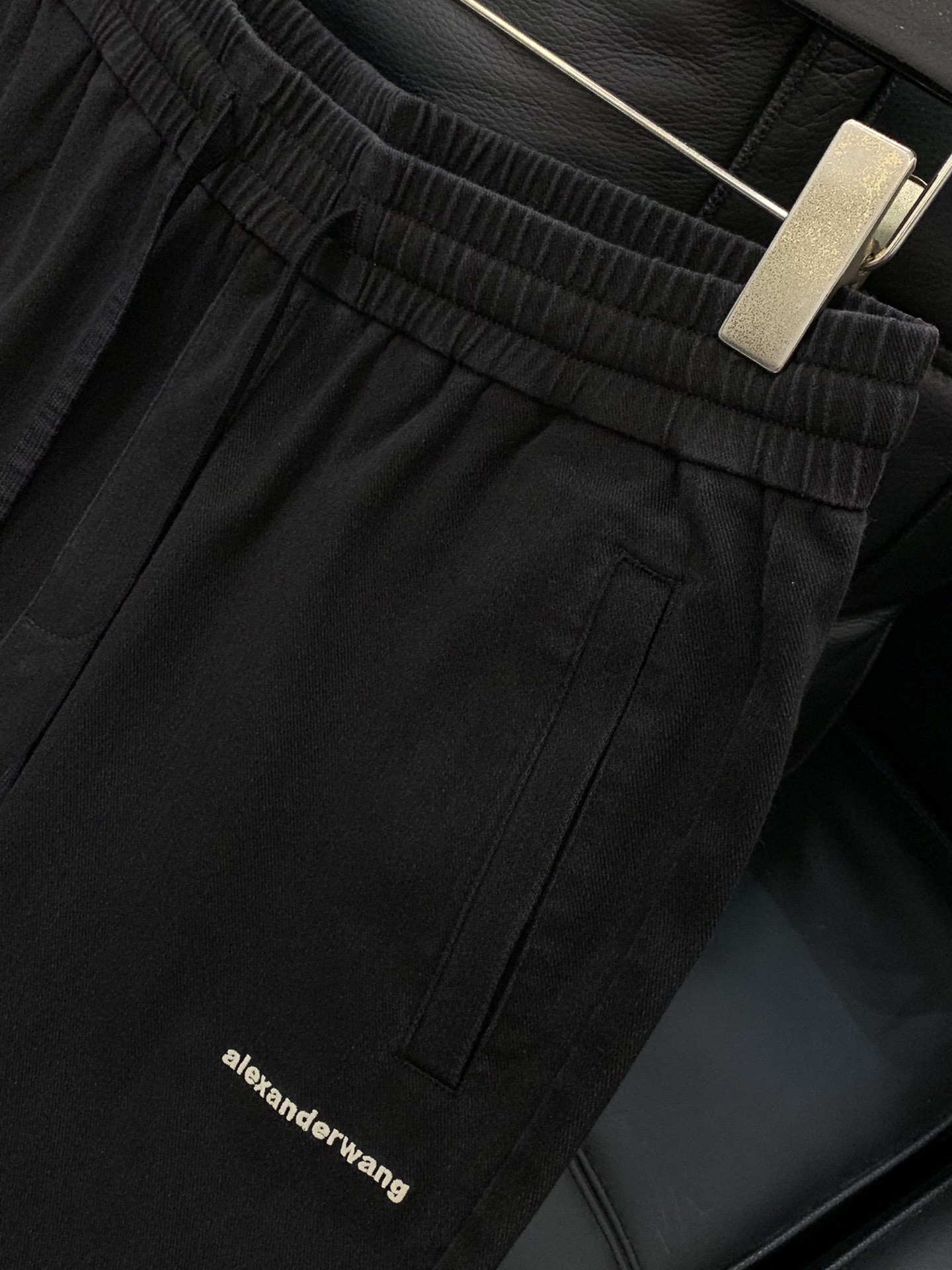 “Alexander Wang Spring 2025 Collection: Synchronised Cabinets, Fashion Pants, High-Grade Tops” - 图片 4