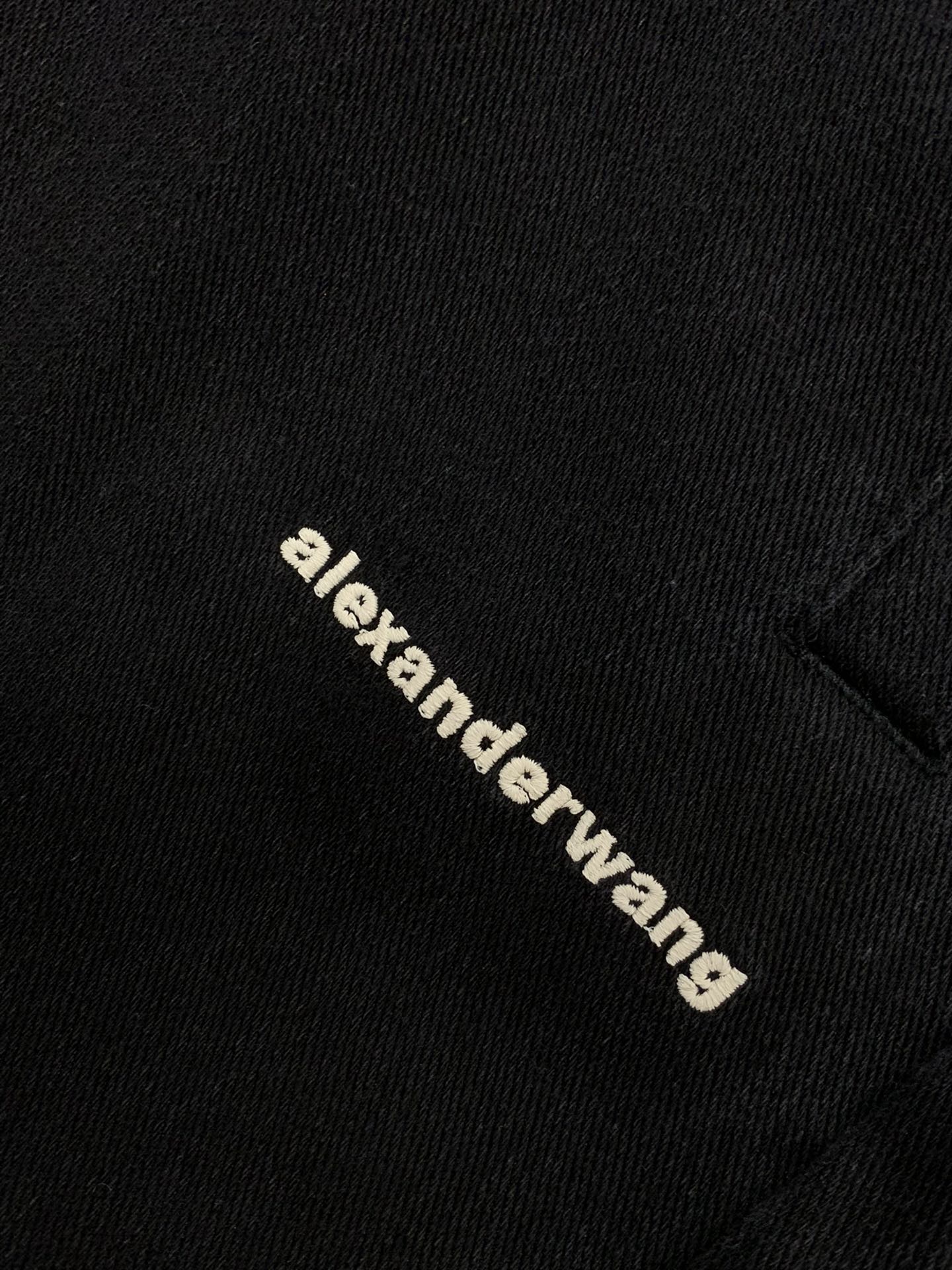 “Alexander Wang Spring 2025 Collection: Synchronised Cabinets, Fashion Pants, High-Grade Tops” - 图片 5