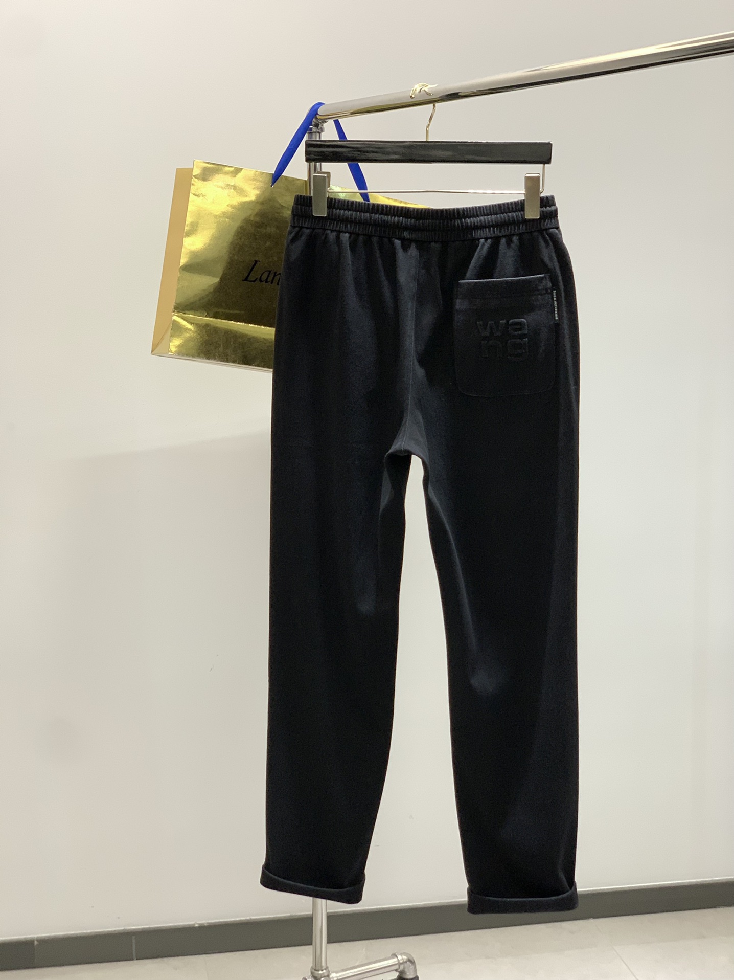 “Alexander Wang Spring 2025 Collection: Synchronised Cabinets, Fashion Pants, High-Grade Tops” - 图片 2