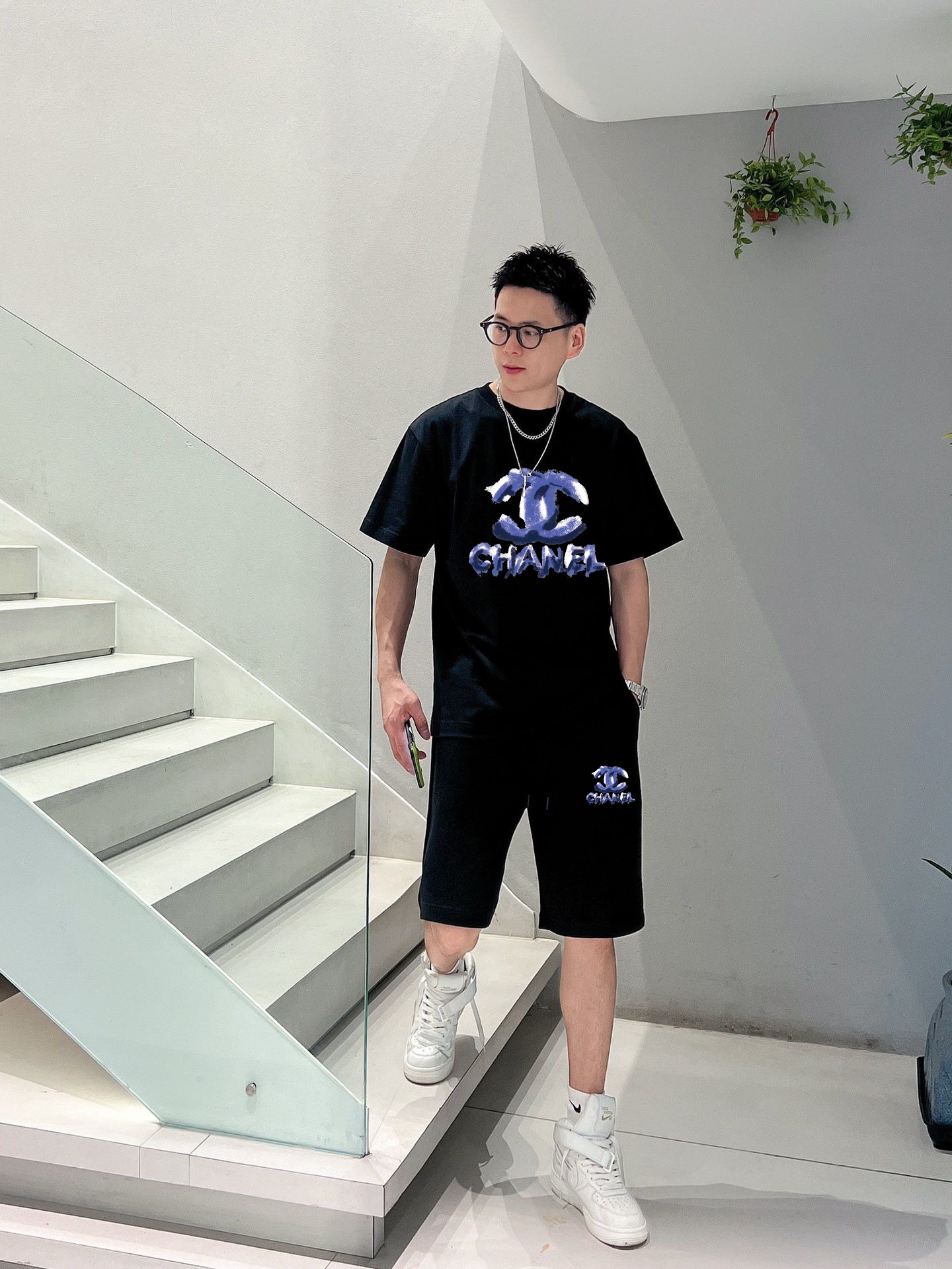 Chanel 品牌【CHANEL香奈儿】 2025新款男士短袖短裤套装 销售 市面高端版本 手感细腻柔软 让你穿着更加舒适 立体裁剪版型超赞 尺码:M-5XL下单请报身高体重