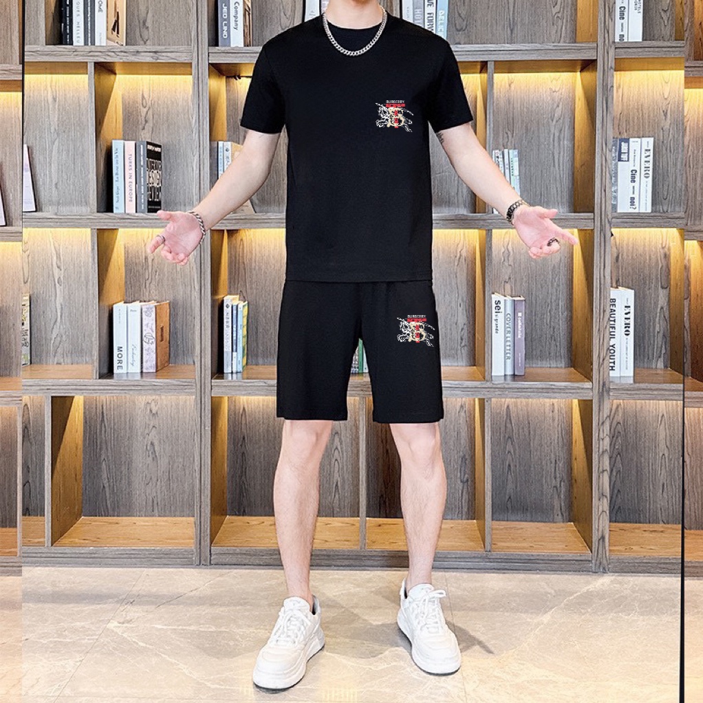 Burberry 品牌【BURBERRY 巴宝莉】 2025新款男士短袖短裤套装 销售 市面高端版本 手感细腻柔软 让你穿着更加舒适 立体裁剪版型超赞 尺码:M-5XL下单请报身高体重