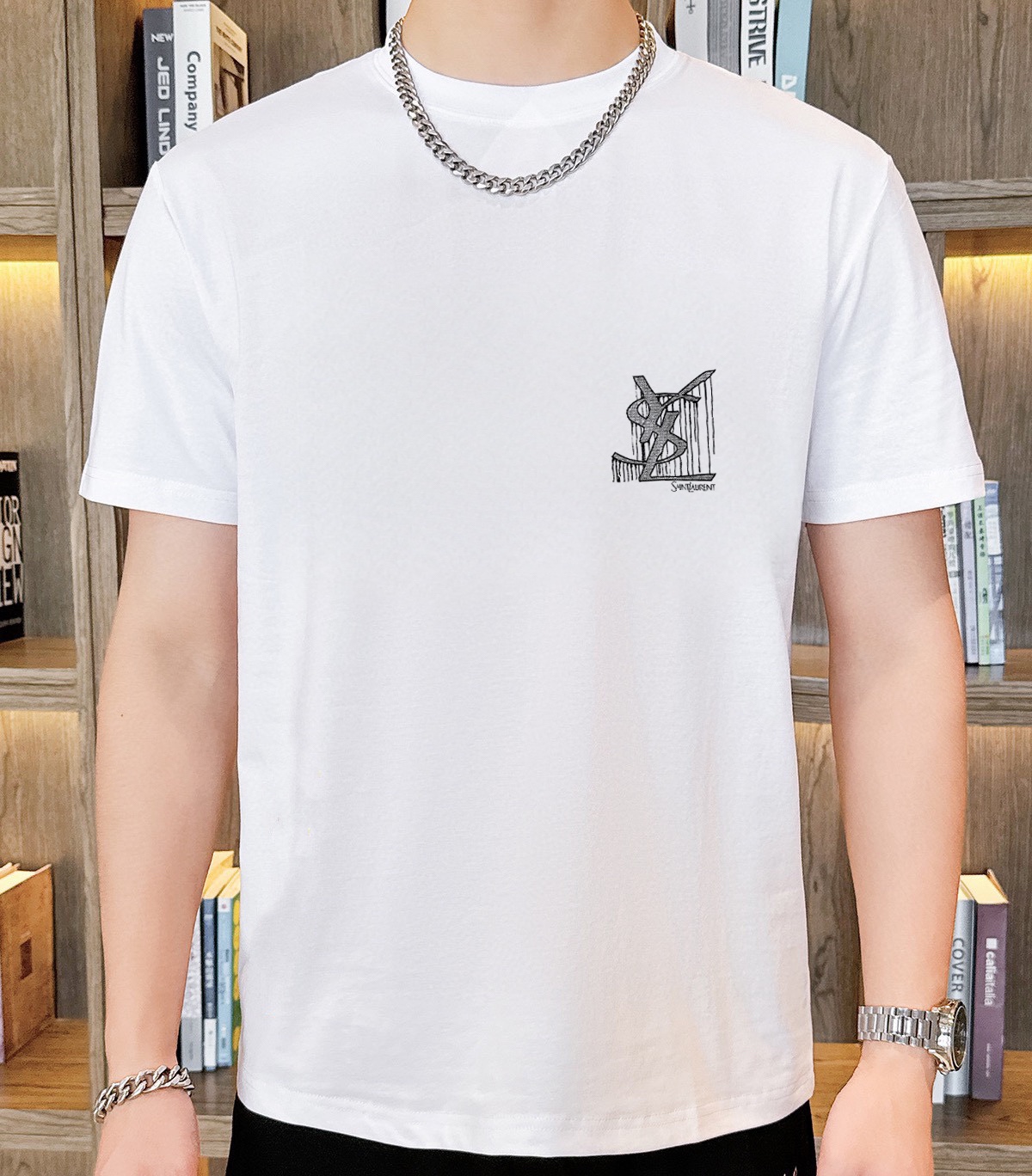 Saint Laurent 品牌【YSL圣罗兰】 2025新款男士短袖短裤套装 销售 市面高端版本 手感细腻柔软 让你穿着更加舒适 立体裁剪版型超赞 尺码:M-5XL下单请报身高体重