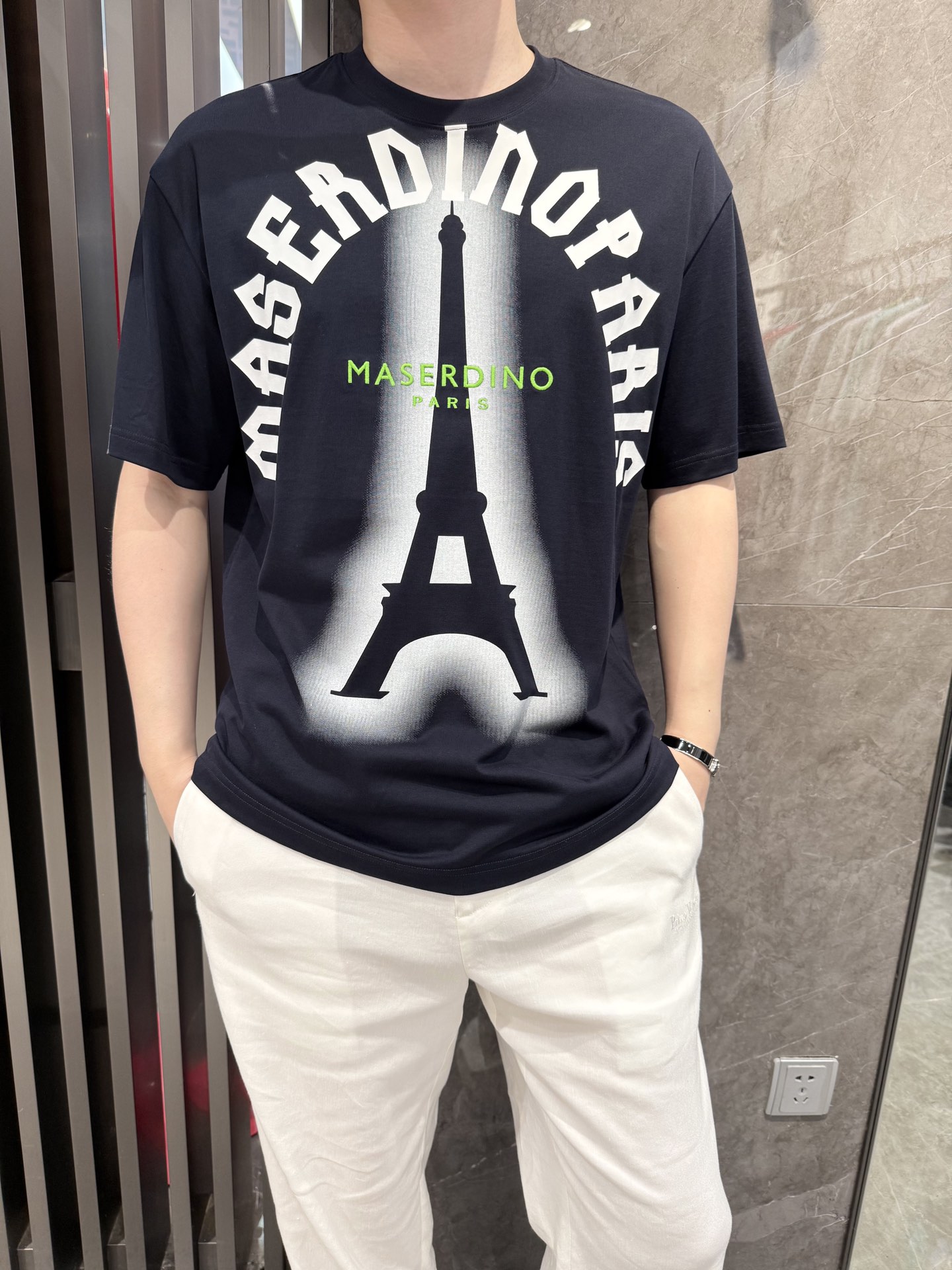 NO:439803,Dino luxury products - brand authentic 2025 latest round neck T-shirt shipment, hot-selling items in Europe and the United States!  Selected Italian imported brands to customize 100% European cotton fabrics!  The brand logo on the chest is matched with the latest design to highlight fashion!  Number of codes 48-56 (model 180/wear 50, with Hong Kong Lane Crawford gift box packaging), tees, t-shirt, alexander wang19860909Dino奢品-品牌正品2025最新圆领T恤出货 欧美热销单品！精选意大利进口品牌定制百分百欧货棉面料！胸前的品牌标志搭配最新的设计,彰显时尚 ！码数48-56（模特180/穿50,配香港连卡佛礼盒包装）,,tees，t-shirt,alexander wang,Men's clothing