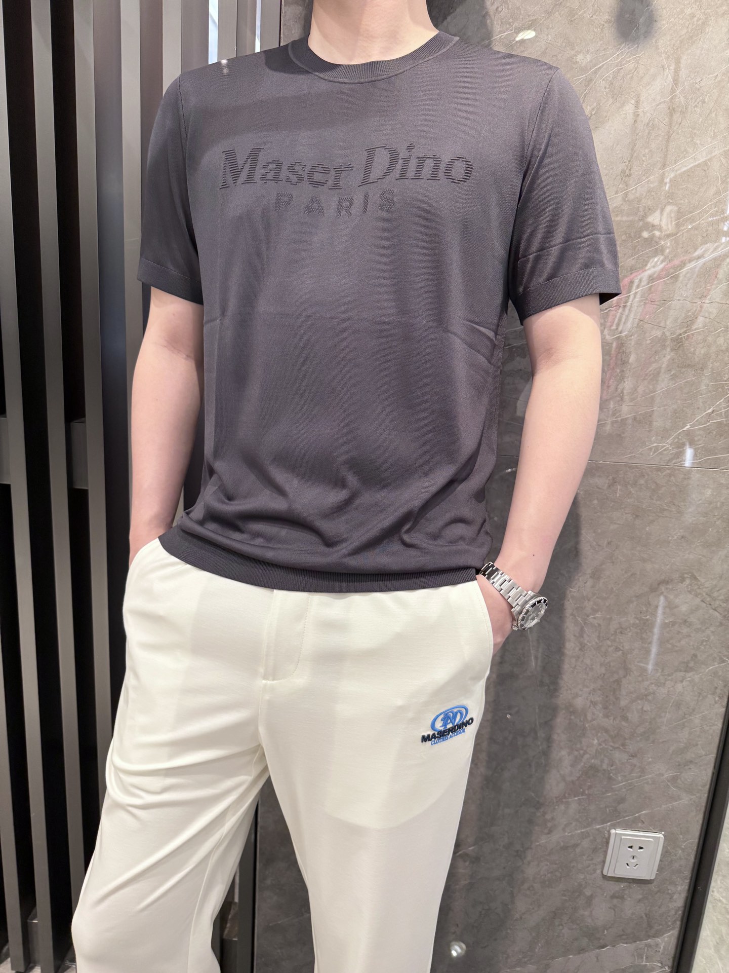 NO:439809,Dino luxury products - brand authentic 2025 latest round neck T-shirt shipment, hot-selling items in Europe and the United States!  Selected Italian imported brands to customize 100% nylon fabrics!  The brand logo on the chest is matched with the latest design to highlight fashion!  Number of codes 48-56 (model 180/wear 50, with Hong Kong Lane Crawford gift box packaging), tees, t-shirt, alexander wang19860909Dino奢品-品牌正品2025最新圆领T恤出货 欧美热销单品！精选意大利进口品牌定制百分百锦纶面料！胸前的品牌标志搭配最新的设计,彰显时尚 ！码数48-56（模特180/穿50,配香港连卡佛礼盒包装）,,tees，t-shirt,alexander wang,Men's clothing