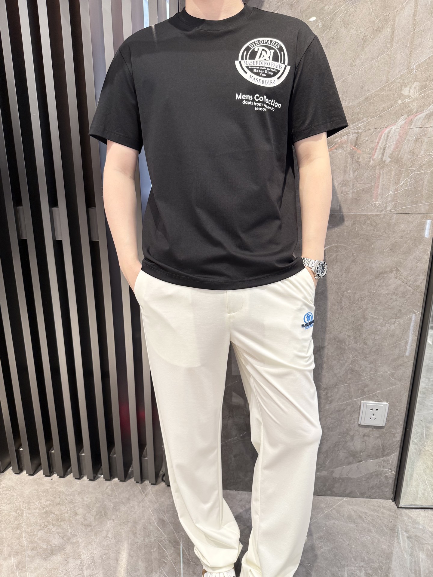 NO:439826,Dino luxury products - brand authentic 2025 latest round neck T-shirt shipment, hot-selling items in Europe and the United States!  Select custom European cotton fabrics from imported Italian brands!  The brand logo on the chest is matched with the latest design to highlight fashion!  Number of codes 48-56 (model 180/wear 50, with Hong Kong Lane Crawford gift box packaging), tees, t-shirt, alexander wang19860909Dino奢品-品牌正品2025最新圆领T恤出货 欧美热销单品！精选意大利进口品牌定制欧货棉面料！胸前的品牌标志搭配最新的设计,彰显时尚 ！码数48-56（模特180/穿50,配香港连卡佛礼盒包装）,,tees，t-shirt,alexander wang,Men's clothing