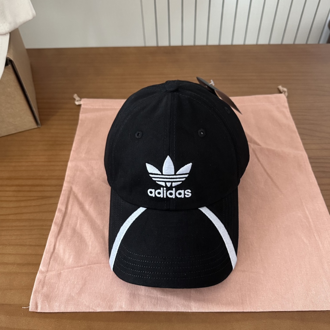 NO:365216,Fashion brand letter pure cotton baseball cap, exquisite love embroidery, cute and age-reducing, fashion experts make single products!  Pure cotton is breathable and can be worn all seasons!  Excellent quality!  Hat fisherman hat baseball hat knit hat, hat, espadrilles,hats潮牌字母纯棉棒球帽,精致爱心小刺绣,可爱减龄,时尚达人潮搭单品！纯棉透气,四季可佩戴！质量超赞！帽子渔夫帽棒球帽针织帽,帽子,espadrilles,hats,hat