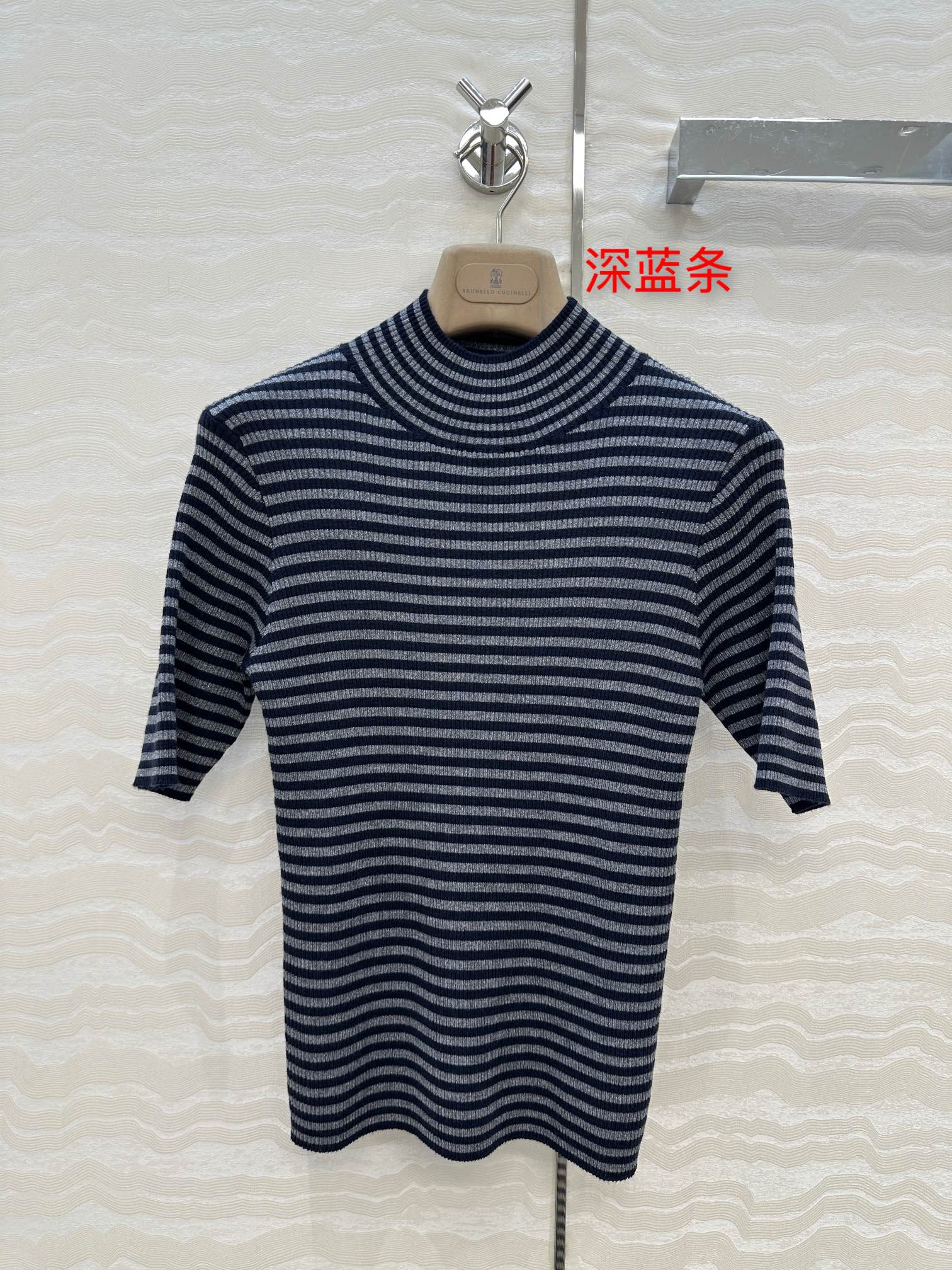 High-End Female Suit: P621 – Elegance, Comfort, Luxury, Exclusive Design