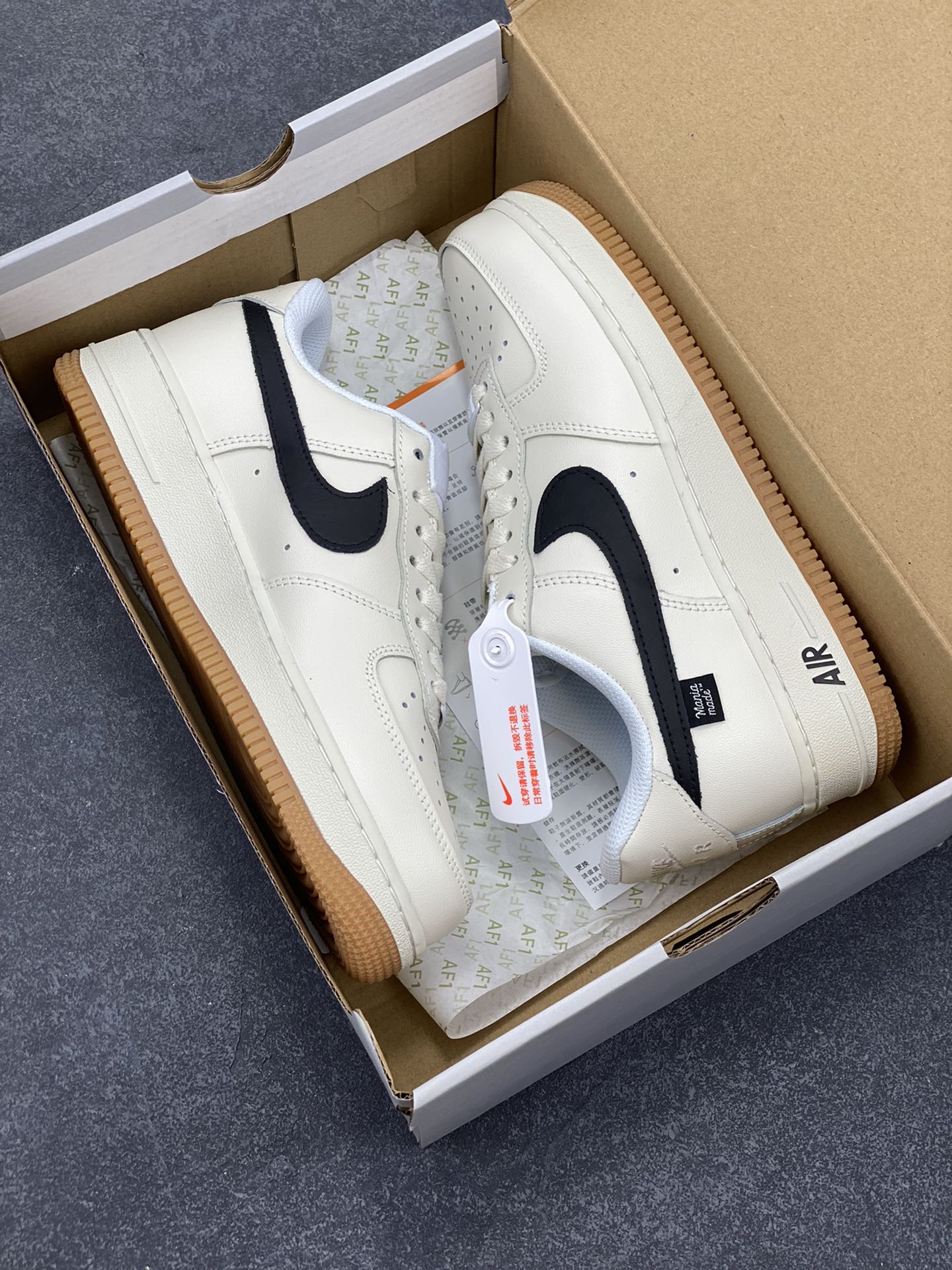 图片[9]-Nike Air Force 1 Low 空军一号低帮百搭休闲运动板鞋。柔软、弹性十足的缓震性能和出色的中底设计，横跨复古与现代的外型结合，造就出风靡全球三十多年的Force 1，直到今天还深受青睐。 货号：DJ2739-100 尺码：36 36.5 37.5 38 38.5 39 40 40.5 41 42 42.5 43 44 44.5 45-选品中心