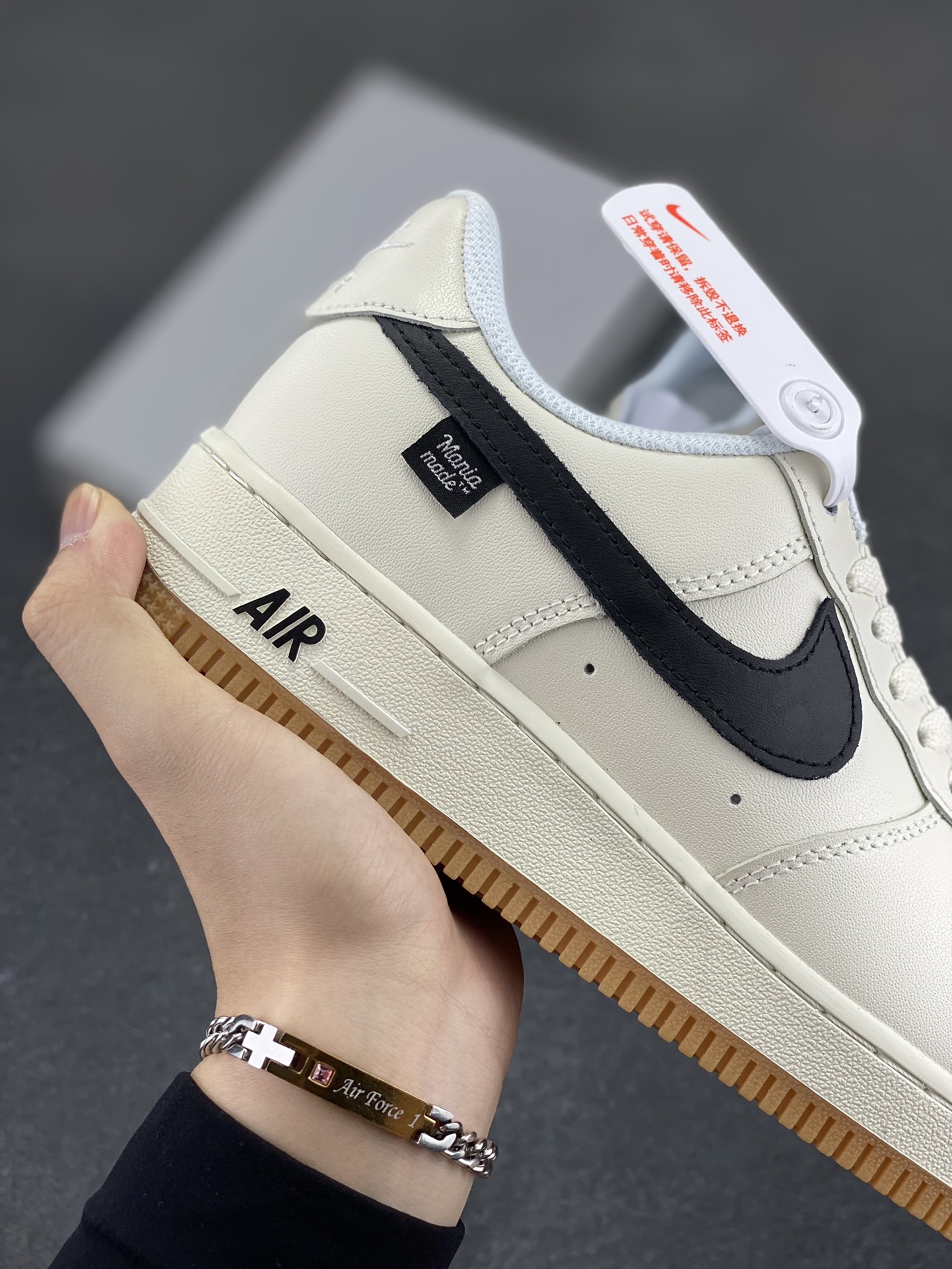 图片[6]-Nike Air Force 1 Low 空军一号低帮百搭休闲运动板鞋。柔软、弹性十足的缓震性能和出色的中底设计，横跨复古与现代的外型结合，造就出风靡全球三十多年的Force 1，直到今天还深受青睐。 货号：DJ2739-100 尺码：36 36.5 37.5 38 38.5 39 40 40.5 41 42 42.5 43 44 44.5 45-选品中心