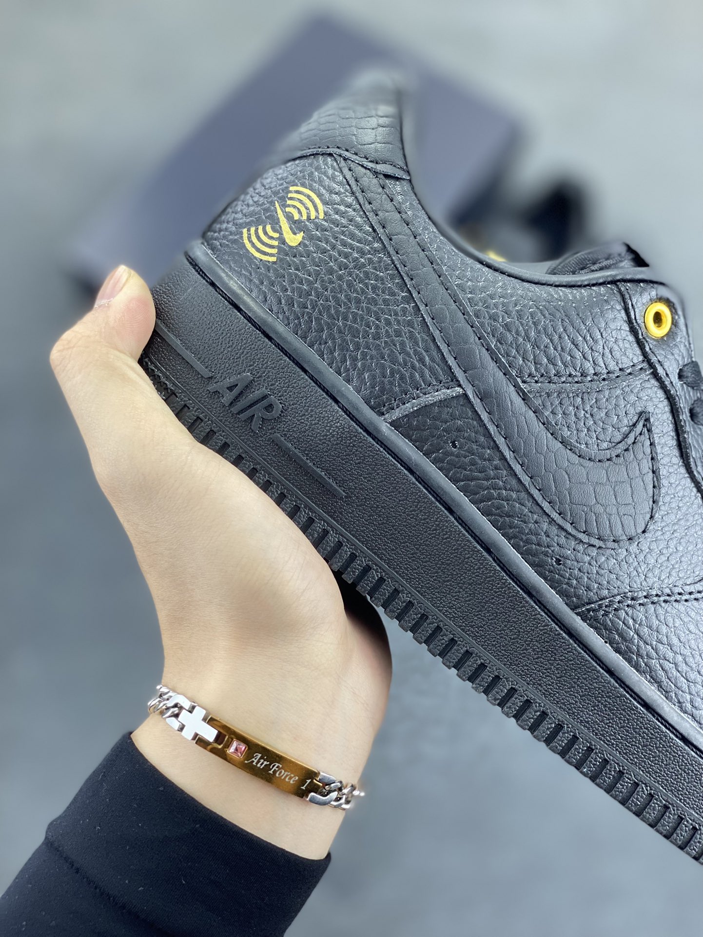 图片[6]-Nike Air Force 1 Low 空军一号低帮百搭休闲运动板鞋。柔软、弹性十足的缓震性能和出色的中底设计，横跨复古与现代的外型结合，造就出风靡全球三十多年的Force 1，直到今天还深受青睐。 货号：DX6034-001 尺码：36 36.5 37.5 38 38.5 39 40 40.5 41 42 42.5 43 44 44.5 45-选品中心