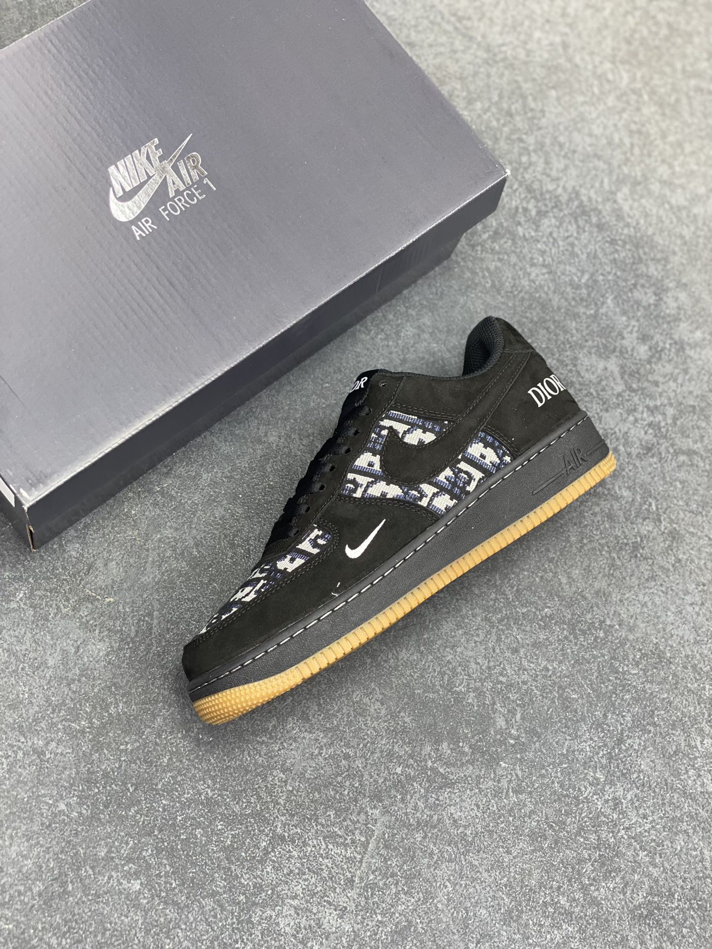 图片[7]-Nike Air Force 1 Low 空军一号低帮百搭休闲运动板鞋。柔软、弹性十足的缓震性能和出色的中底设计，横跨复古与现代的外型结合，造就出风靡全球三十多年的Force 1，直到今天还深受青睐。 货号：DF0188-023 尺码：36 36.5 37.5 38 38.5 39 40 40.5 41 42 42.5 43 44 44.5 45-选品中心