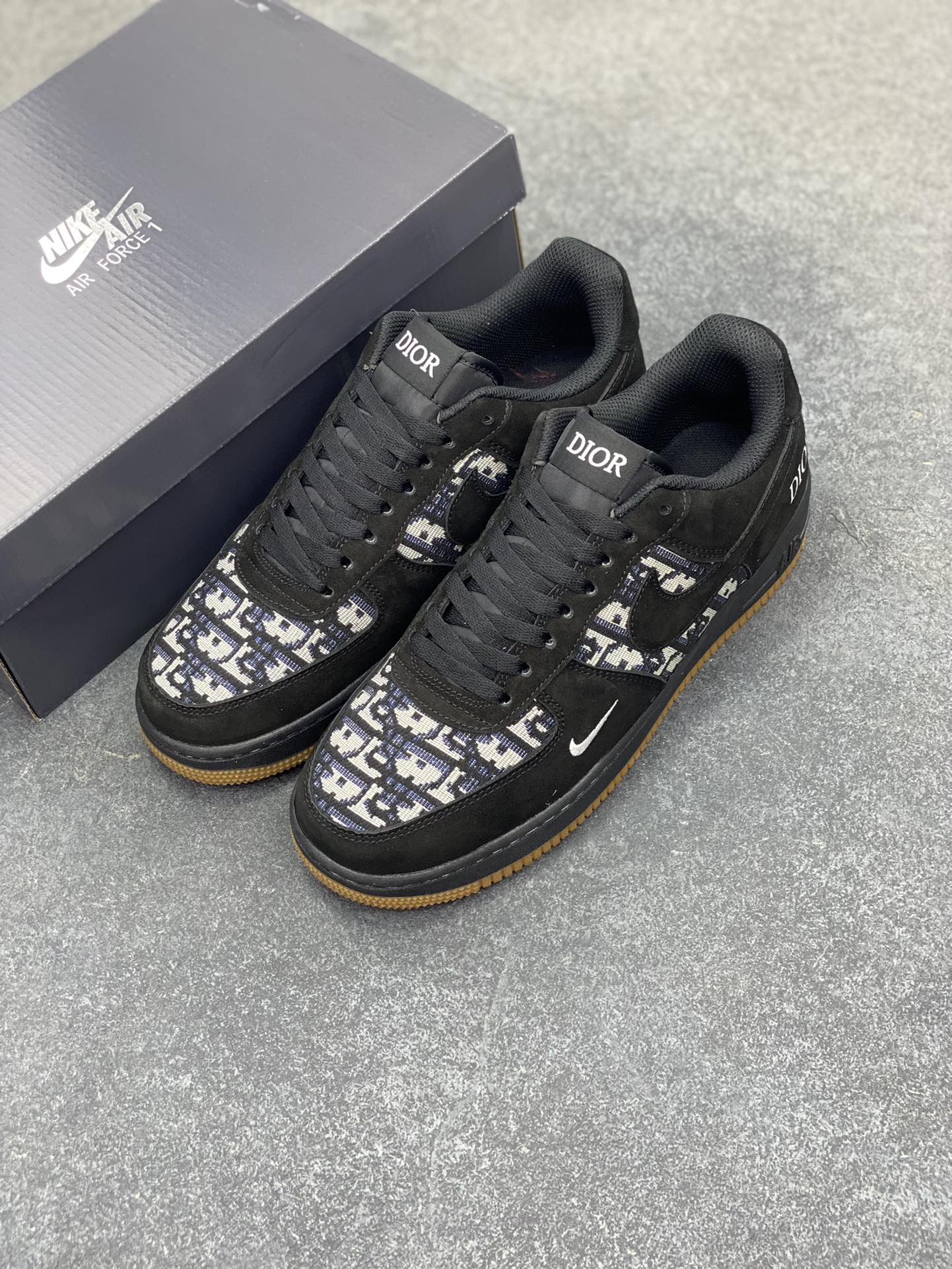 图片[8]-Nike Air Force 1 Low 空军一号低帮百搭休闲运动板鞋。柔软、弹性十足的缓震性能和出色的中底设计，横跨复古与现代的外型结合，造就出风靡全球三十多年的Force 1，直到今天还深受青睐。 货号：DF0188-023 尺码：36 36.5 37.5 38 38.5 39 40 40.5 41 42 42.5 43 44 44.5 45-选品中心