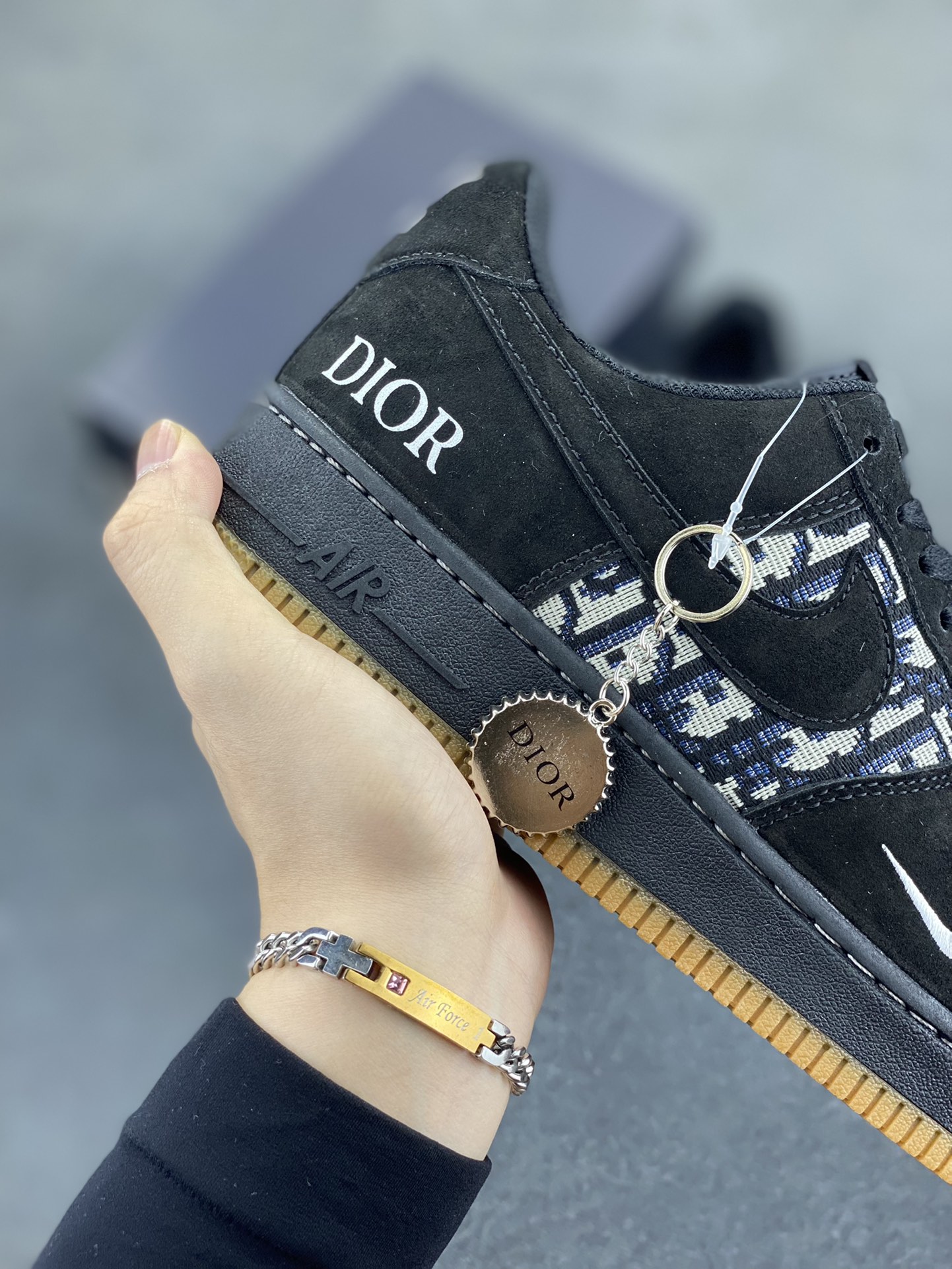 图片[6]-Nike Air Force 1 Low 空军一号低帮百搭休闲运动板鞋。柔软、弹性十足的缓震性能和出色的中底设计，横跨复古与现代的外型结合，造就出风靡全球三十多年的Force 1，直到今天还深受青睐。 货号：DF0188-023 尺码：36 36.5 37.5 38 38.5 39 40 40.5 41 42 42.5 43 44 44.5 45-选品中心