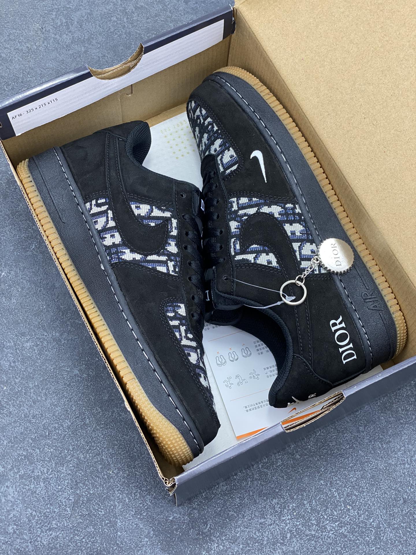 图片[9]-Nike Air Force 1 Low 空军一号低帮百搭休闲运动板鞋。柔软、弹性十足的缓震性能和出色的中底设计，横跨复古与现代的外型结合，造就出风靡全球三十多年的Force 1，直到今天还深受青睐。 货号：DF0188-023 尺码：36 36.5 37.5 38 38.5 39 40 40.5 41 42 42.5 43 44 44.5 45-选品中心