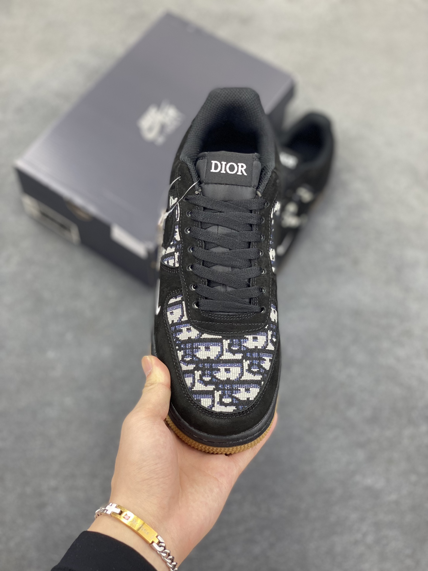 图片[2]-Nike Air Force 1 Low 空军一号低帮百搭休闲运动板鞋。柔软、弹性十足的缓震性能和出色的中底设计，横跨复古与现代的外型结合，造就出风靡全球三十多年的Force 1，直到今天还深受青睐。 货号：DF0188-023 尺码：36 36.5 37.5 38 38.5 39 40 40.5 41 42 42.5 43 44 44.5 45-选品中心