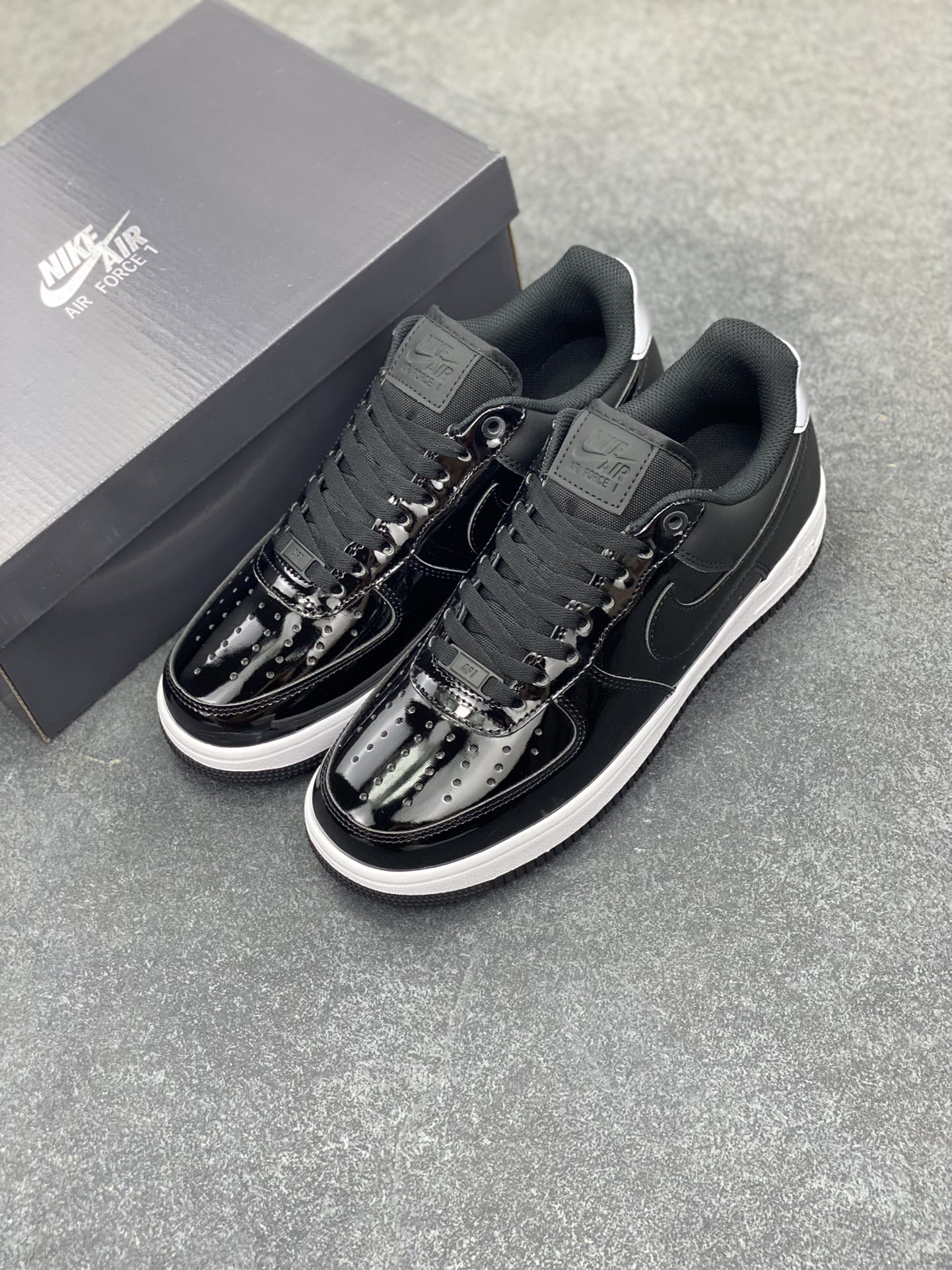 图片[8]-Nike Air Force 1 Low 空军一号低帮百搭休闲运动板鞋。柔软、弹性十足的缓震性能和出色的中底设计，横跨复古与现代的外型结合，造就出风靡全球三十多年的Force 1，直到今天还深受青睐。 货号：FZ5068-161 尺码：36 36.5 37.5 38 38.5 39 40 40.5 41 42 42.5 43 44 44.5 45-选品中心
