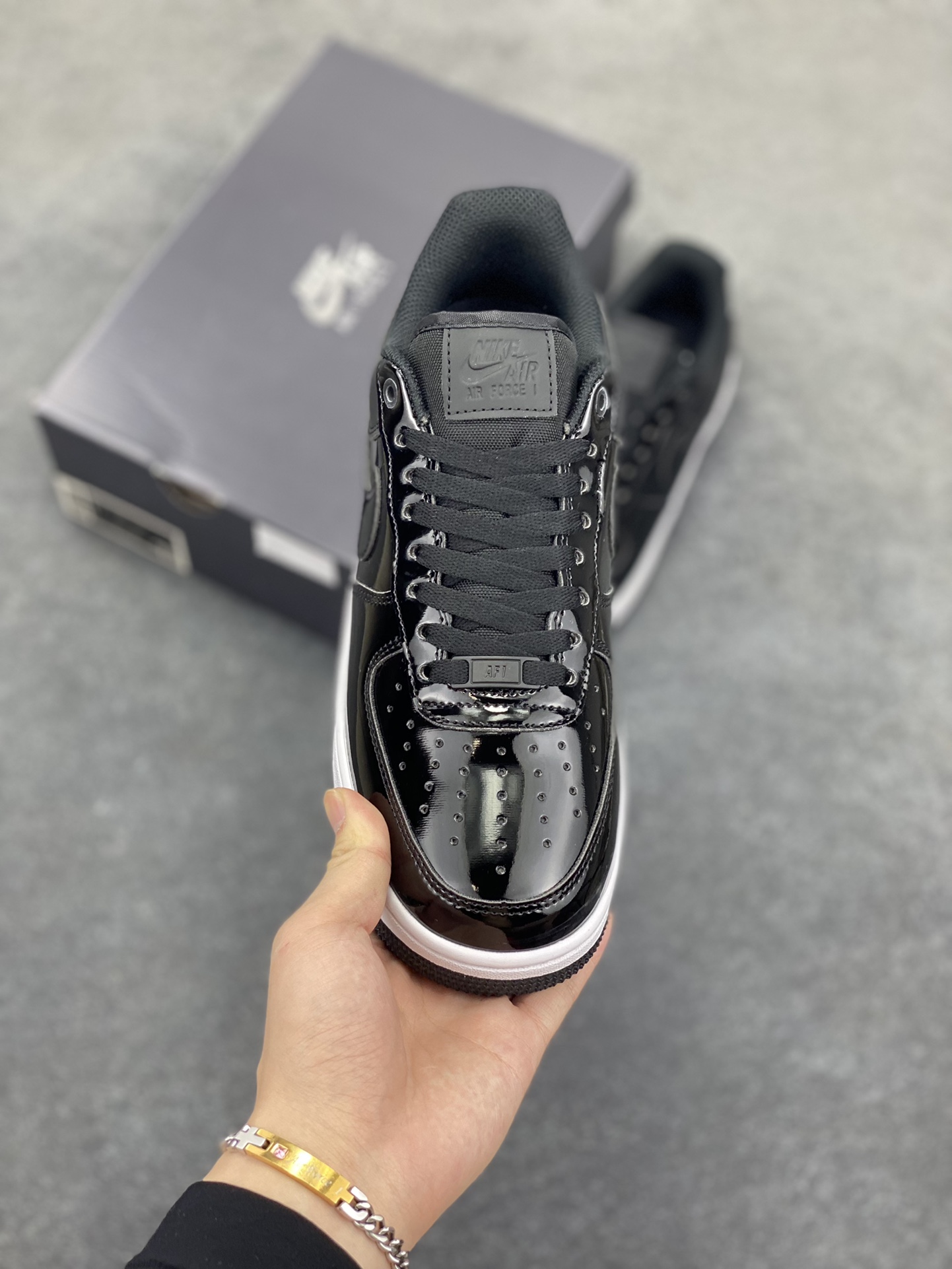 图片[2]-Nike Air Force 1 Low 空军一号低帮百搭休闲运动板鞋。柔软、弹性十足的缓震性能和出色的中底设计，横跨复古与现代的外型结合，造就出风靡全球三十多年的Force 1，直到今天还深受青睐。 货号：FZ5068-161 尺码：36 36.5 37.5 38 38.5 39 40 40.5 41 42 42.5 43 44 44.5 45-选品中心