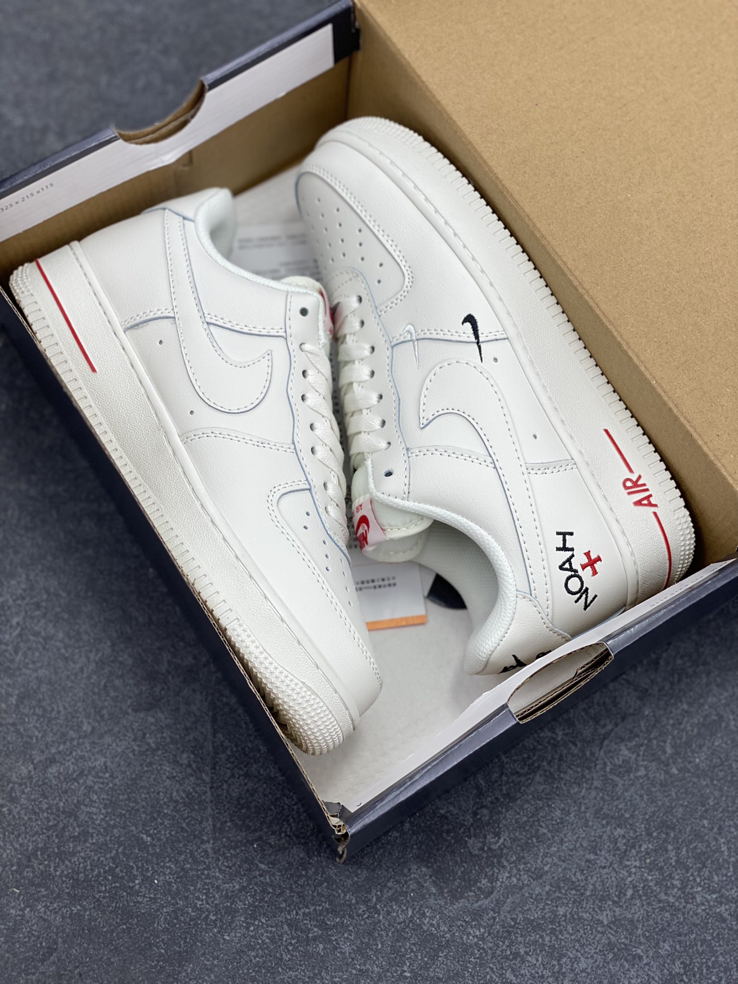 图片[9]-Nike Air Force 1 Low 空军一号低帮百搭休闲运动板鞋。柔软、弹性十足的缓震性能和出色的中底设计，横跨复古与现代的外型结合，造就出风靡全球三十多年的Force 1，直到今天还深受青睐。 货号：AH6827-001 尺码：36 36.5 37.5 38 38.5 39 40 40.5 41 42 42.5 43 44 44.5 45-选品中心