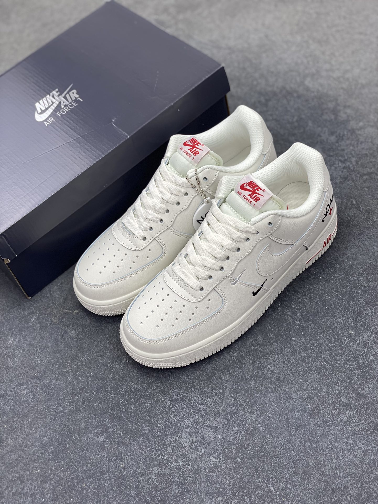 图片[8]-Nike Air Force 1 Low 空军一号低帮百搭休闲运动板鞋。柔软、弹性十足的缓震性能和出色的中底设计，横跨复古与现代的外型结合，造就出风靡全球三十多年的Force 1，直到今天还深受青睐。 货号：AH6827-001 尺码：36 36.5 37.5 38 38.5 39 40 40.5 41 42 42.5 43 44 44.5 45-选品中心