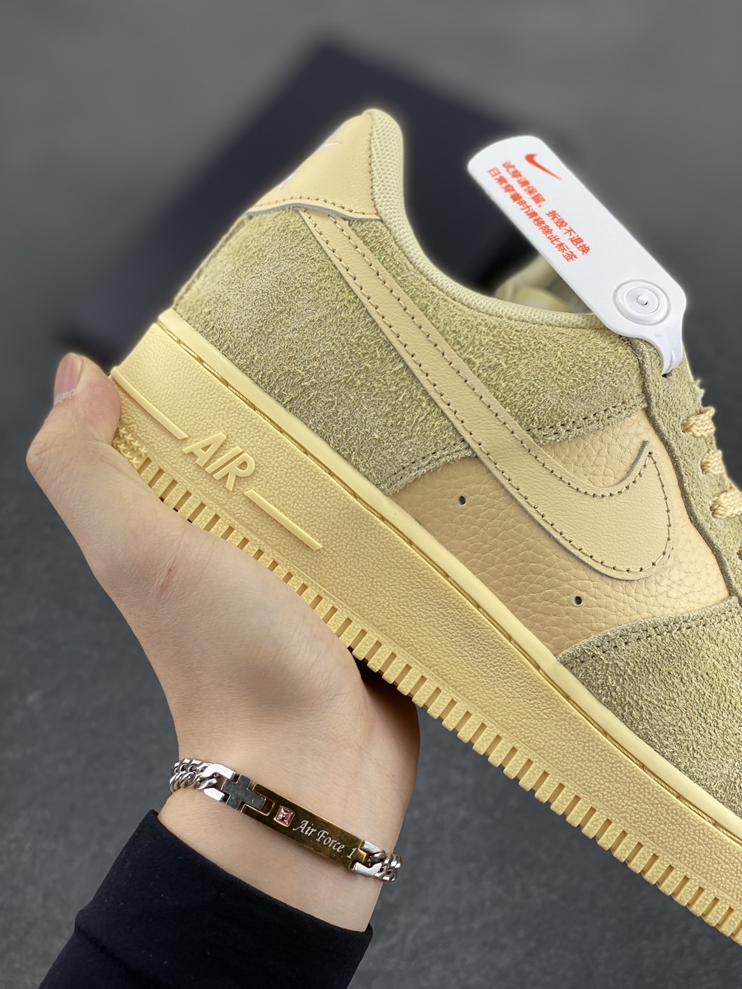 图片[6]-Nike Air Force 1 Low 空军一号低帮百搭休闲运动板鞋。柔软、弹性十足的缓震性能和出色的中底设计，横跨复古与现代的外型结合，造就出风靡全球三十多年的Force 1，直到今天还深受青睐。 货号：IB4001-200 尺码：36 36.5 37.5 38 38.5 39 40 40.5 41 42 42.5 43 44 44.5 45-选品中心