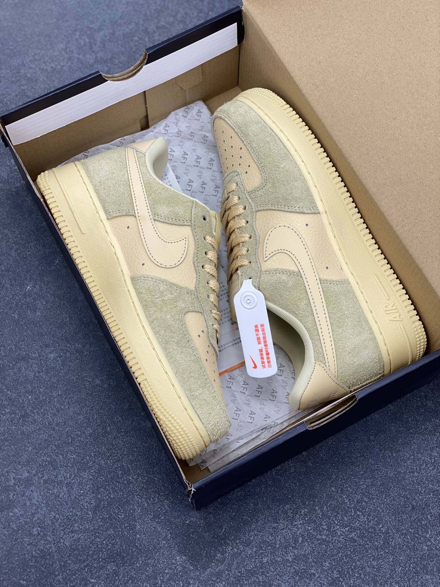 图片[9]-Nike Air Force 1 Low 空军一号低帮百搭休闲运动板鞋。柔软、弹性十足的缓震性能和出色的中底设计，横跨复古与现代的外型结合，造就出风靡全球三十多年的Force 1，直到今天还深受青睐。 货号：IB4001-200 尺码：36 36.5 37.5 38 38.5 39 40 40.5 41 42 42.5 43 44 44.5 45-选品中心