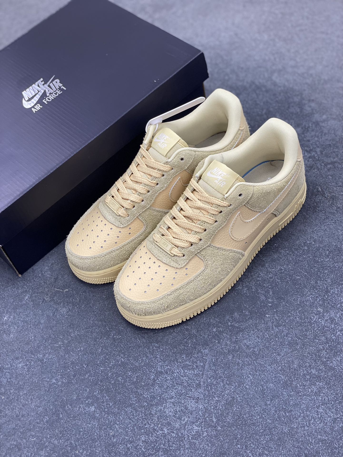 图片[8]-Nike Air Force 1 Low 空军一号低帮百搭休闲运动板鞋。柔软、弹性十足的缓震性能和出色的中底设计，横跨复古与现代的外型结合，造就出风靡全球三十多年的Force 1，直到今天还深受青睐。 货号：IB4001-200 尺码：36 36.5 37.5 38 38.5 39 40 40.5 41 42 42.5 43 44 44.5 45-选品中心