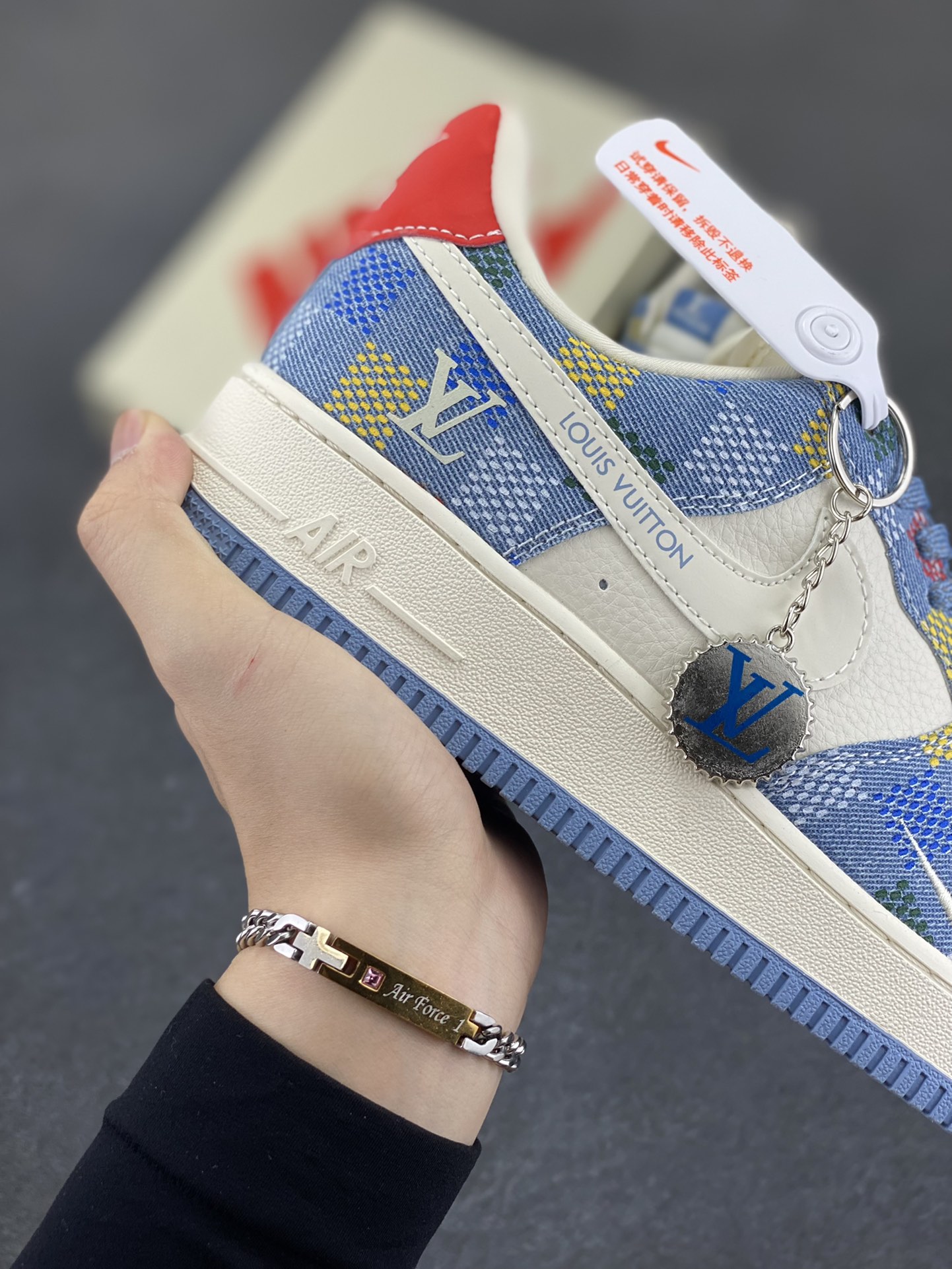 图片[6]-NIke Air Force 1 \’07 Low “LV联名——彩色牛仔”空军一号 低帮 运动鞋 休闲鞋 折边针车 工艺难度大 原楦头原纸板 原装鞋盒 定制五金配件 内置全掌气垫 原厂鞋底 货号：XL1979-101 尺码：36 36.5 37.5 38 38.5 39 40 40.5 41 42 42.5 43 44 44.5 45-选品中心